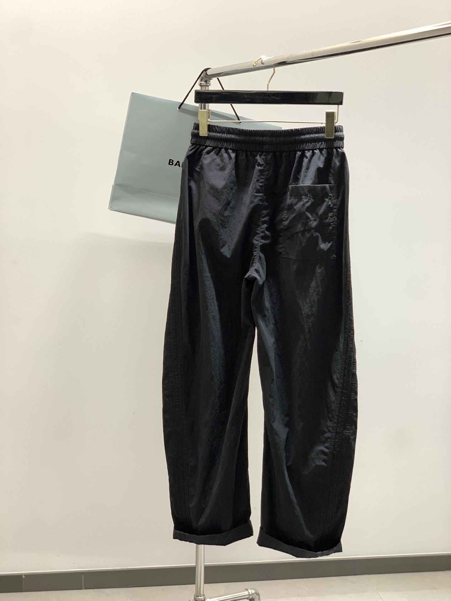，Balenciaga 巴黎世家，2025春季最新品，专柜同步有售，原单狠货，时尚休闲裤，进口原版水洗弹