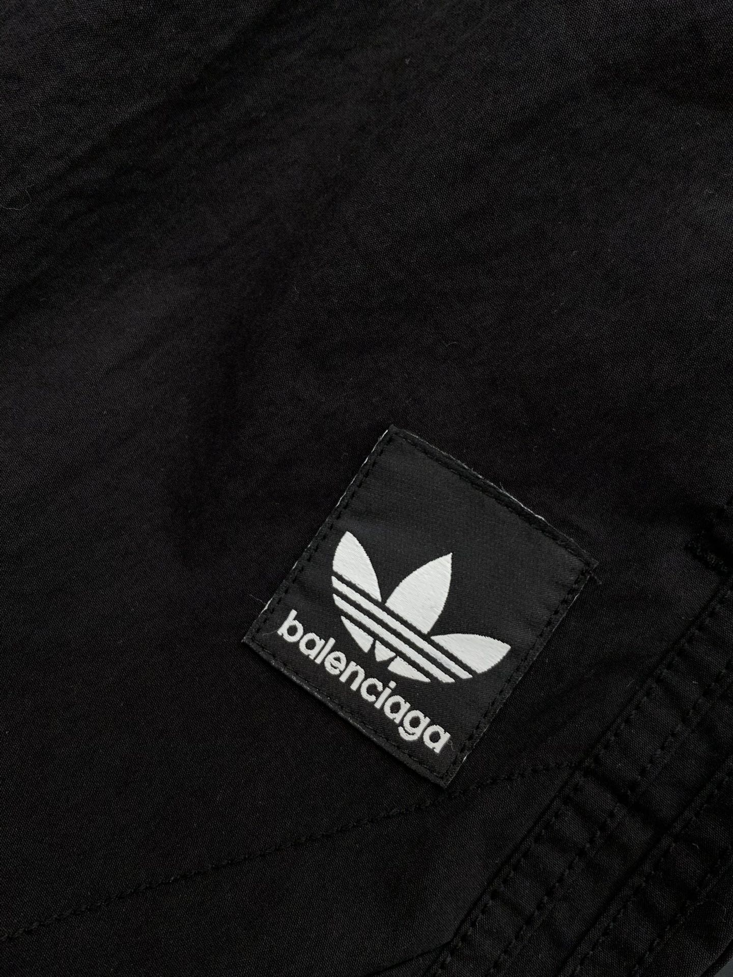 ，Balenciaga 巴黎世家，2025春季最新品，专柜同步有售，原单狠货，时尚休闲裤，进口原版水洗弹