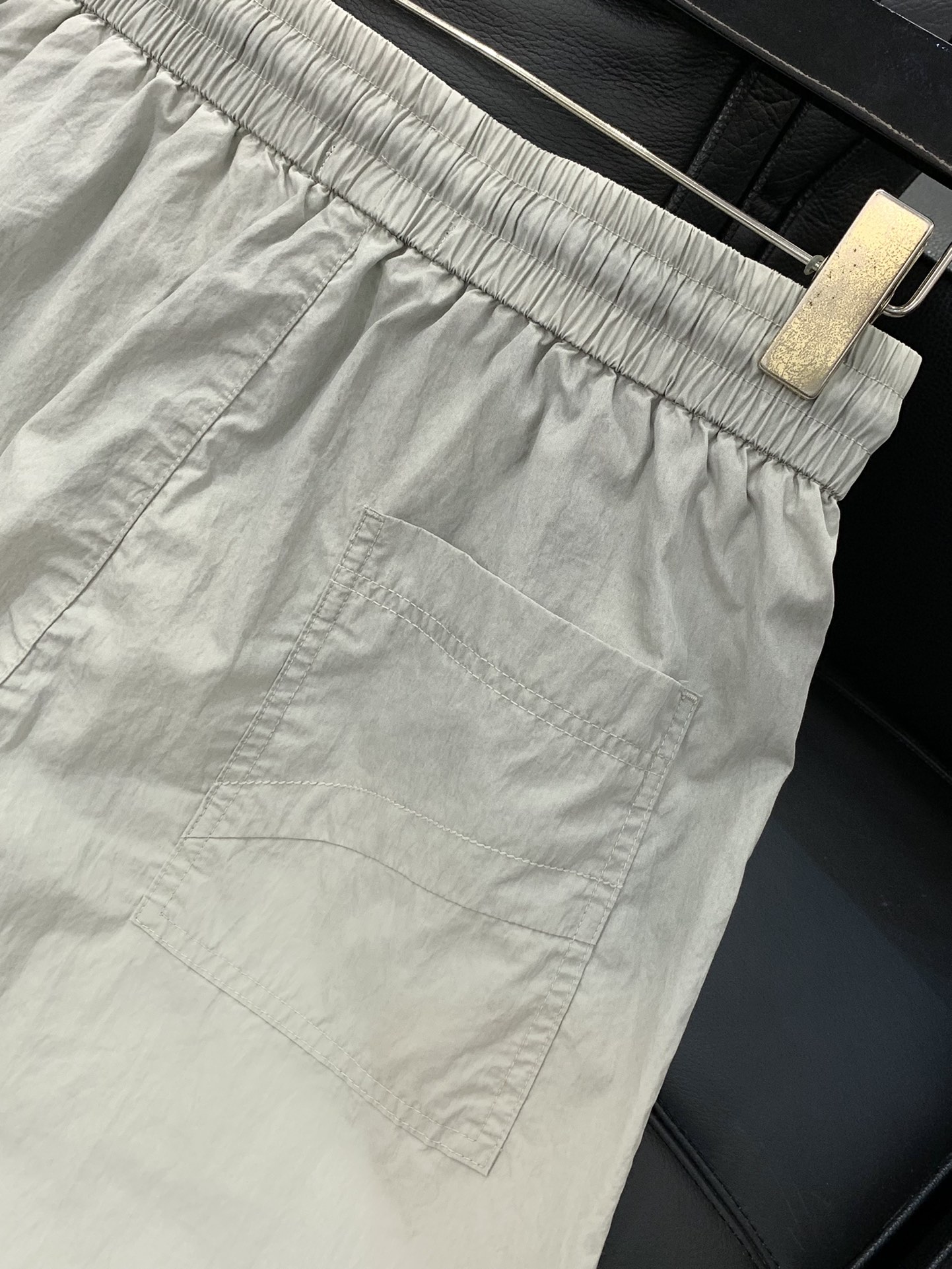 ，Balenciaga 巴黎世家，2025春季最新品，专柜同步有售，原单狠货，时尚休闲裤，进口原版水洗弹