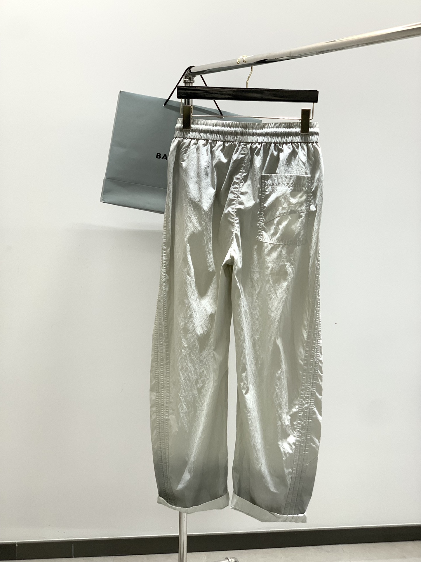 ，Balenciaga 巴黎世家，2025春季最新品，专柜同步有售，原单狠货，时尚休闲裤，进口原版水洗弹