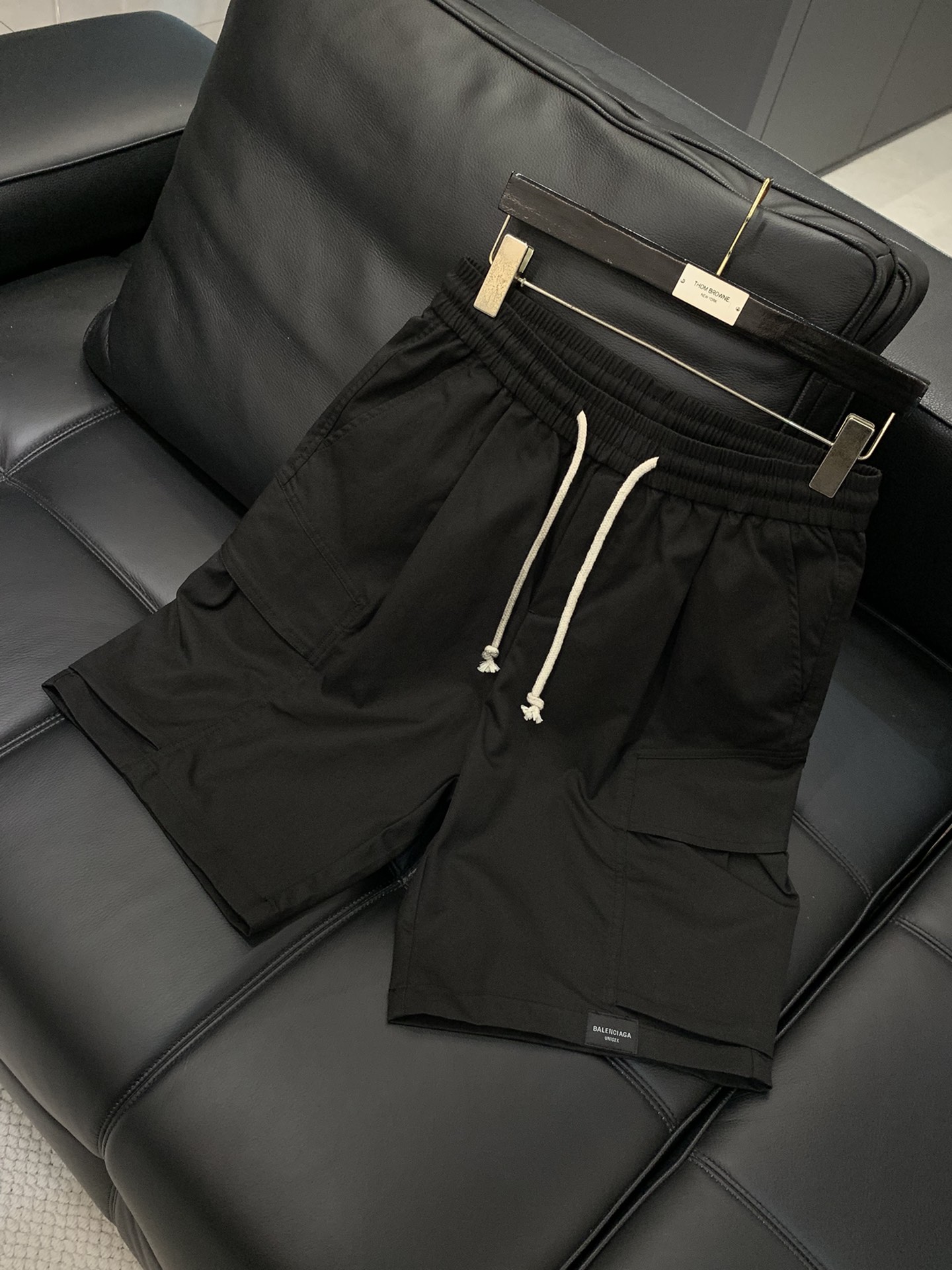，Balenciaga 巴黎世家，2025夏季最新品，专柜同步有售，原单狠货，时尚休闲短裤，进口原版水洗