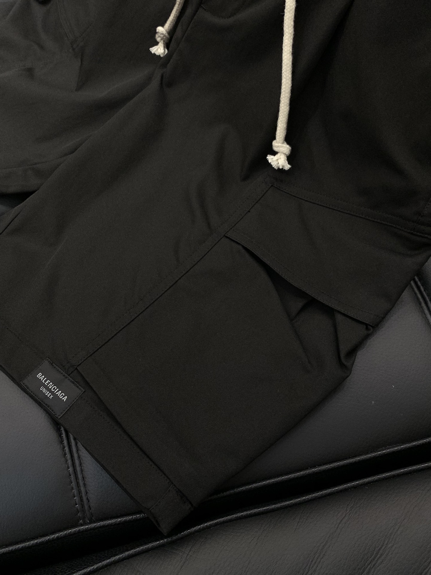 ，Balenciaga 巴黎世家，2025夏季最新品，专柜同步有售，原单狠货，时尚休闲短裤，进口原版水洗