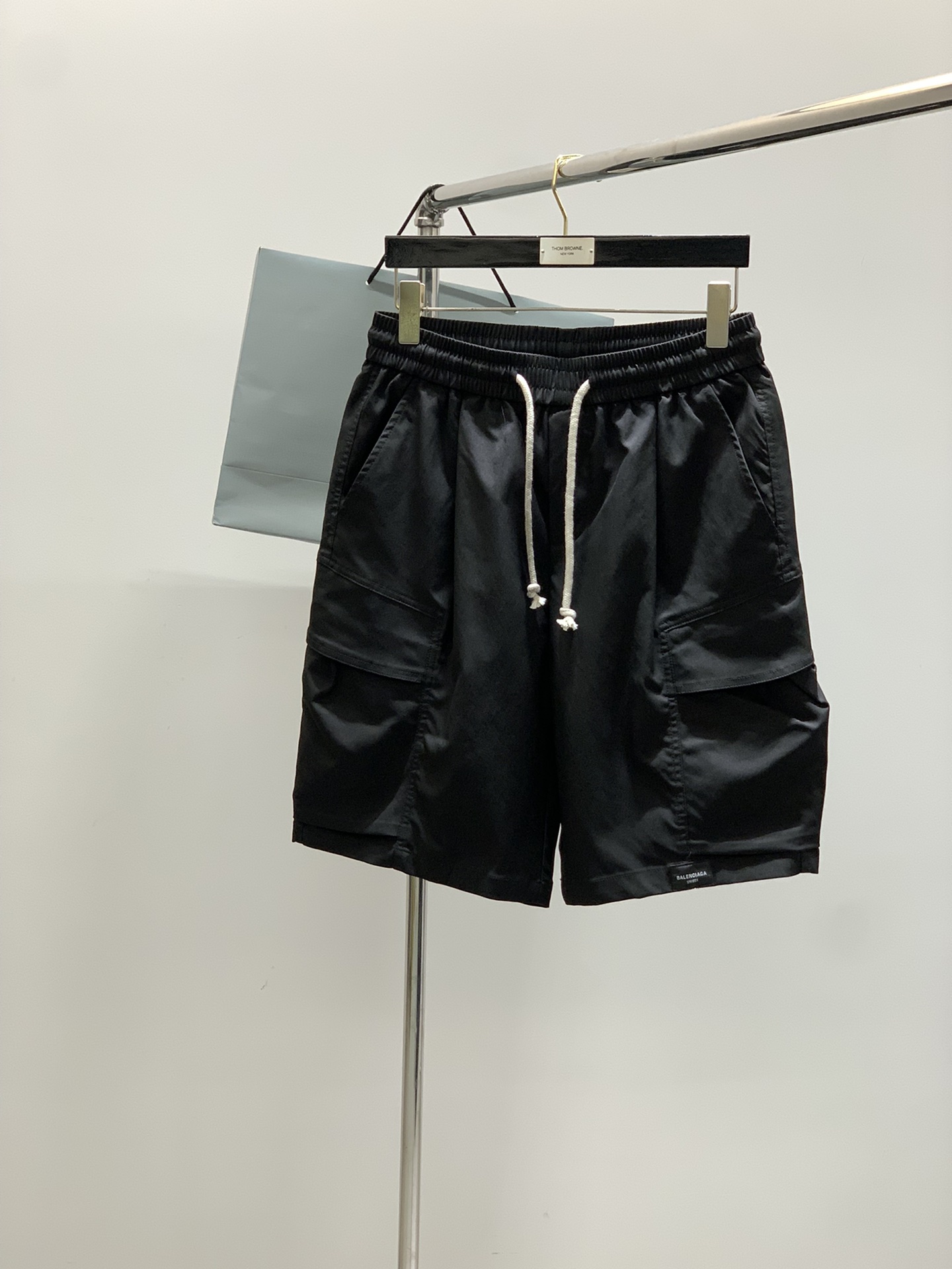 ，Balenciaga 巴黎世家，2025夏季最新品，专柜同步有售，原单狠货，时尚休闲短裤，进口原版水洗
