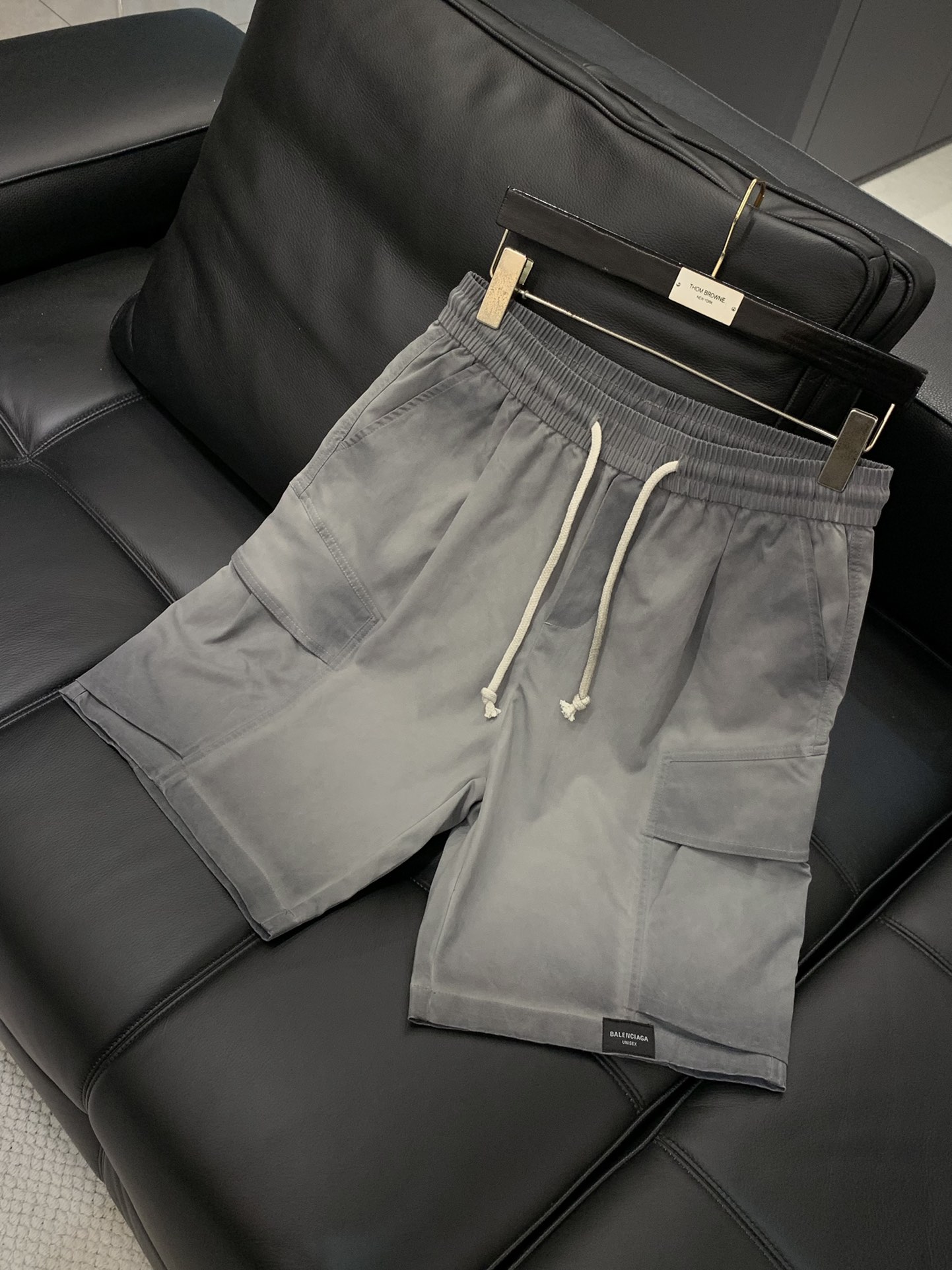 ，Balenciaga 巴黎世家，2025夏季最新品，专柜同步有售，原单狠货，时尚休闲短裤，进口原版水洗