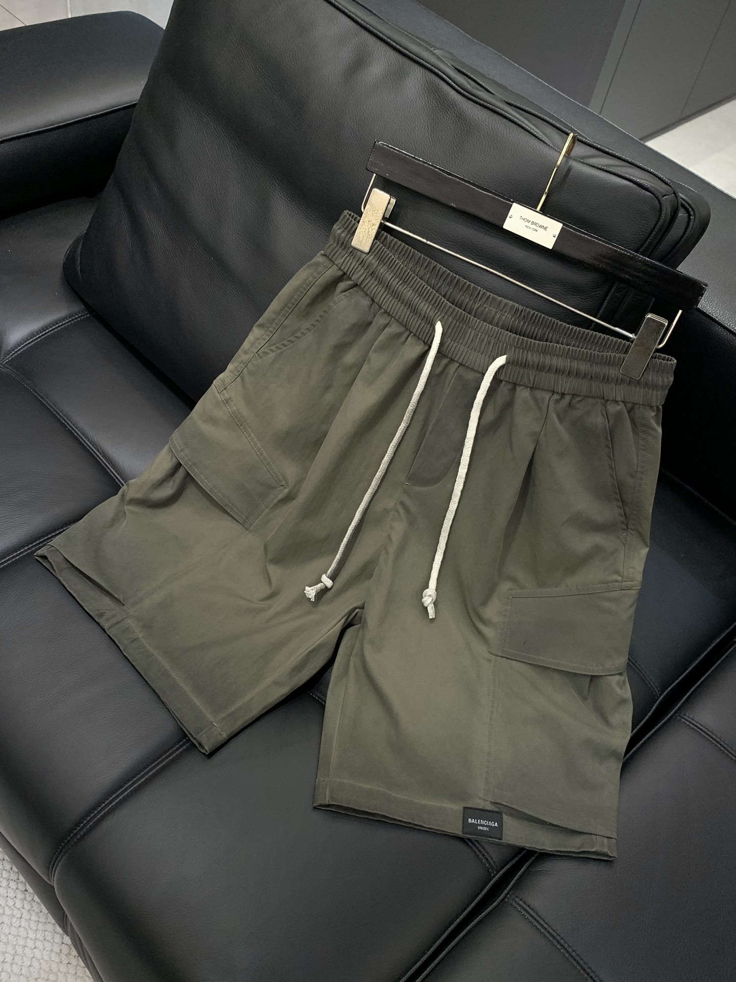 ，Balenciaga 巴黎世家，2025夏季最新品，专柜同步有售，原单狠货，时尚休闲短裤，进口原版水洗