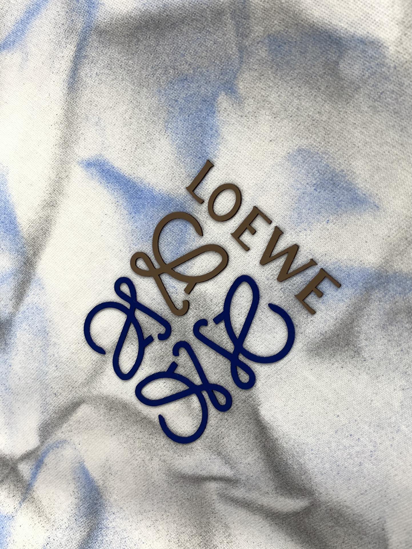 ，Loewe 罗意威，2025夏季最新款，专柜同步有售，原单狠货，时尚休闲圆领短袖T恤，上身很有特点！吸