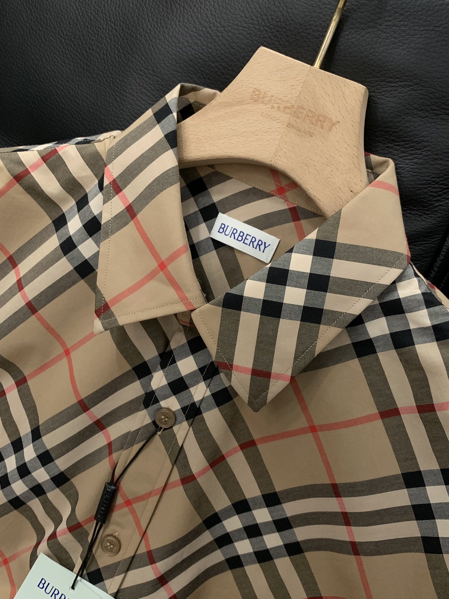 ，Burberry 巴宝莉，2025春季最新品，专柜同步有售，原单狠货，时尚休闲长袖衬衫，进口原版面料，