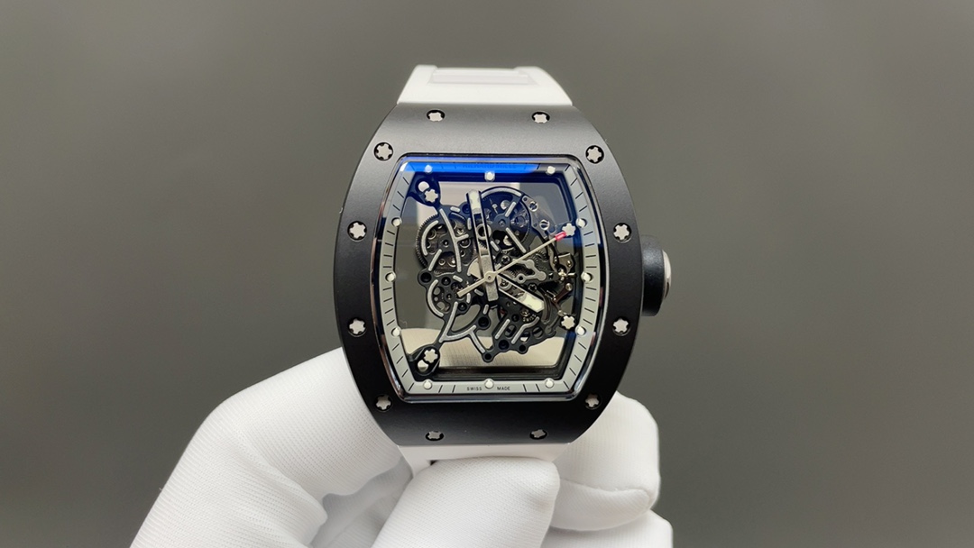 NO:393100,ML factory Richard Miller RM-all color scheme, the entire watch size curve copy original, the most cost-effective; ① The case is made of aviation titanium metal high-temperature melt wrapped in environmentally friendly fluoroelastic rubber, light and comfortable ② The case surface is made of imported Korean ceramic material, ③ The glass is made of high-definition sapphire mirror blue film ④ The strap is made of fluoroelastic material and molded according to the original version, and can be used interchangeably ⑤ Each bottom cover is encoded in English according to the original data, and is limited to the number of distinctions ⑥ The buckle is made of titanium metal material, and three-dimensional logo etched ⑦ Equipped with Dandong caliber rmul2 double-spring energy storage integrated manual winding mechanical movement (not a miscellaneous brand modification machine on the market),19860909ML factory 理查德米勒RM-全系配色,整表尺寸弧度抄写原版,性价比最高； ①表壳采用航空钛金属高温烧融包裹环保氟橡胶,轻盈舒适 ②表壳面片采用韩国进口陶瓷材质一体成型, ③玻璃采用高清蓝宝石镜面幻蓝色膜 ④表带采用氟橡胶材质按原版起模,可以互换使用 ⑤每一款底盖都是按照原版数据编码英文,限量区分 ⑥表扣采用钛金属材质制作,立体logo蚀刻 ⑦搭载丹东caliber rmul2双发条储能一体手动上链机械机芯（非市面杂牌改装机）,,Watch