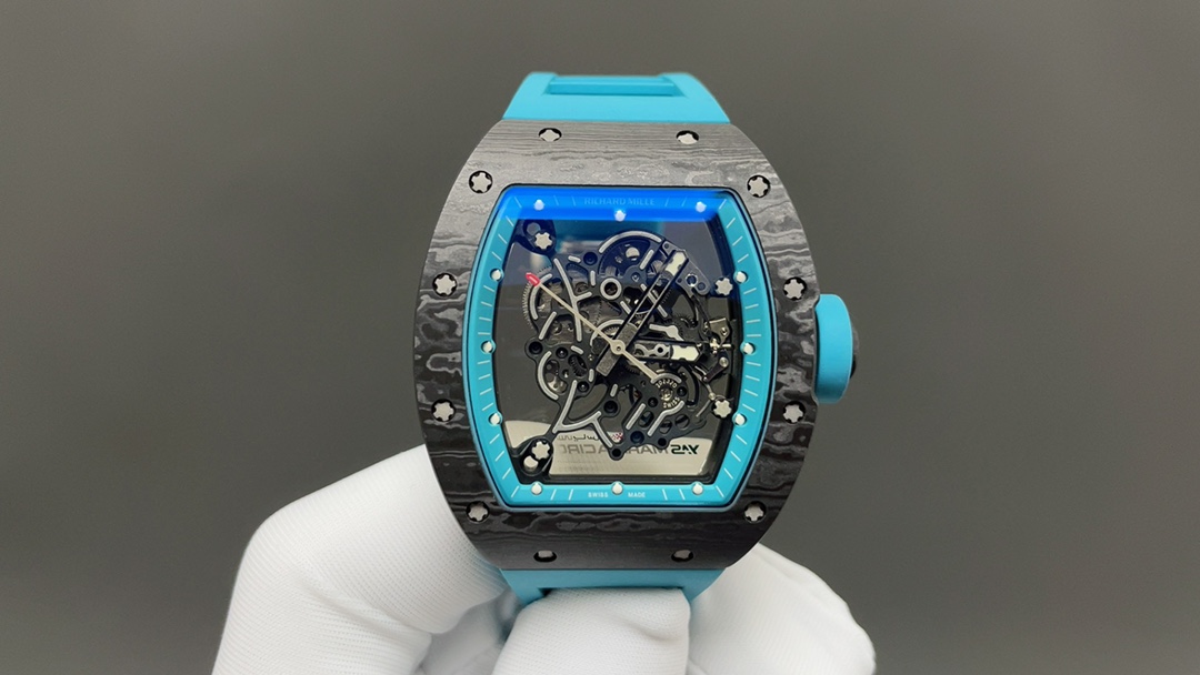 NO:393105,ML factory Richard Miller RM-all color scheme, the entire watch size curve copy original, the most cost-effective; ① The entire case is made of NTPT material, CNC processing, and then the wool wheel is lightly cast to make its pattern look silver-white and silky. ② The whole watch is screwed through, and the screw specifications are interchangeable with the original version ③ The glass is made of high-definition sapphire mirror blue film ④ The strap is made of fluoroelastic material and can be used interchangeably according to the original version ⑤ The clasp is made of titanium metal material, three-dimensional logo etched ⑥ Equipped with Dandong caliber rmul2 double-spring energy storage, integrated manual winding mechanical movement (not modified miscellaneous brand machine on the market),19860909ML factory 理查德米勒RM-全系配色,整表尺寸弧度抄写原版,性价比最高； ①整个表壳采用NTPT材质,CNC加工,再用羊毛轮轻抛表面,使其花纹呈银白丝滑 ②整表螺丝通,螺丝规格都与原版一致能互换使用 ③玻璃采用高清蓝宝石镜面幻蓝色膜 ④表带采用氟橡胶材质按原版起模,可以互换使用 ⑤表扣采用钛金属材质制作,立体logo蚀刻 ⑥搭载丹东caliber rmul2双发条储能,一体手动上链机械机芯（非市面改装杂牌机）,,Watch