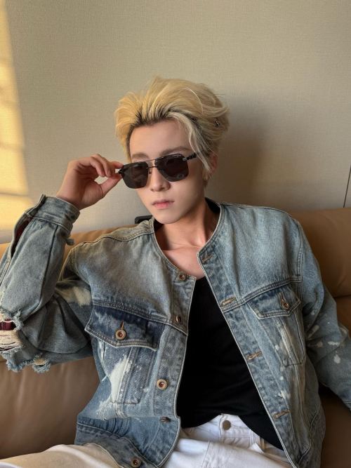Chrome Hearts Unisex Sunglasses - Gold Frame, Top Quality, Model CH8011 1 Chrome Hearts Unisex Sunglasses - Gold Frame, Top Quality, Model CH8011
