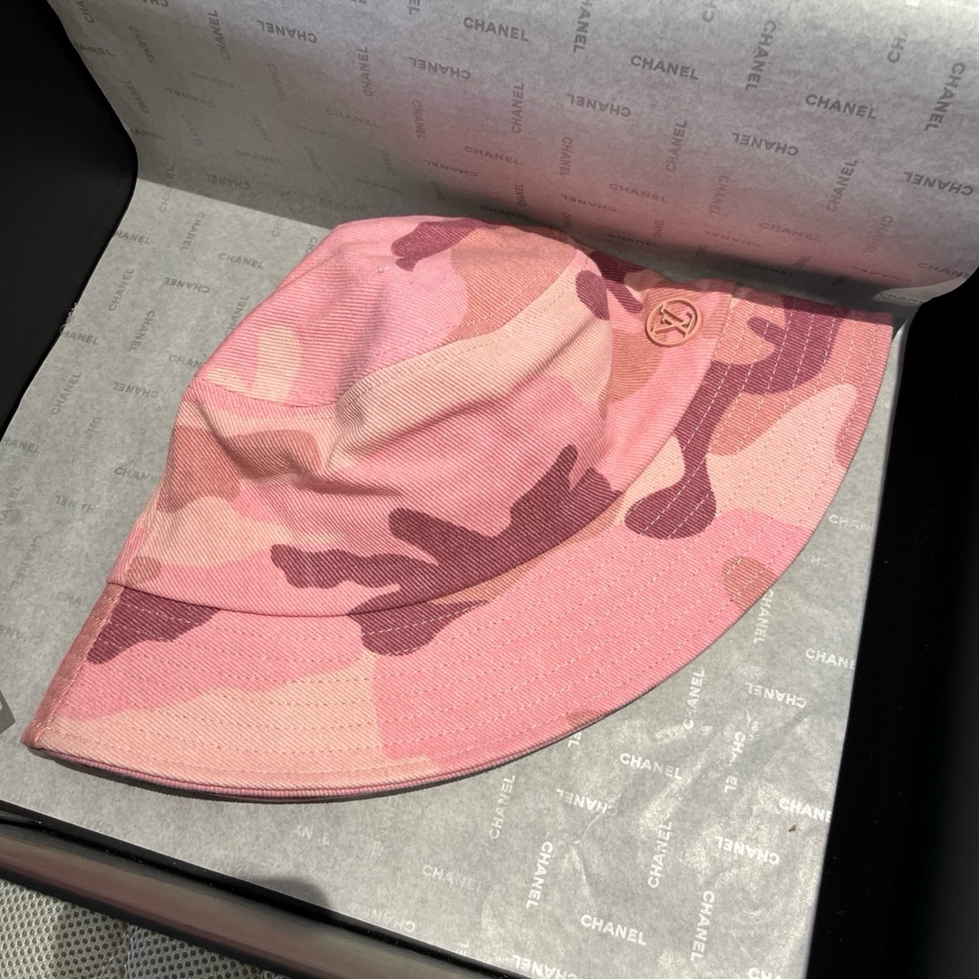 P

LV路易威登迷彩渔夫帽，超火爆，头围57cm