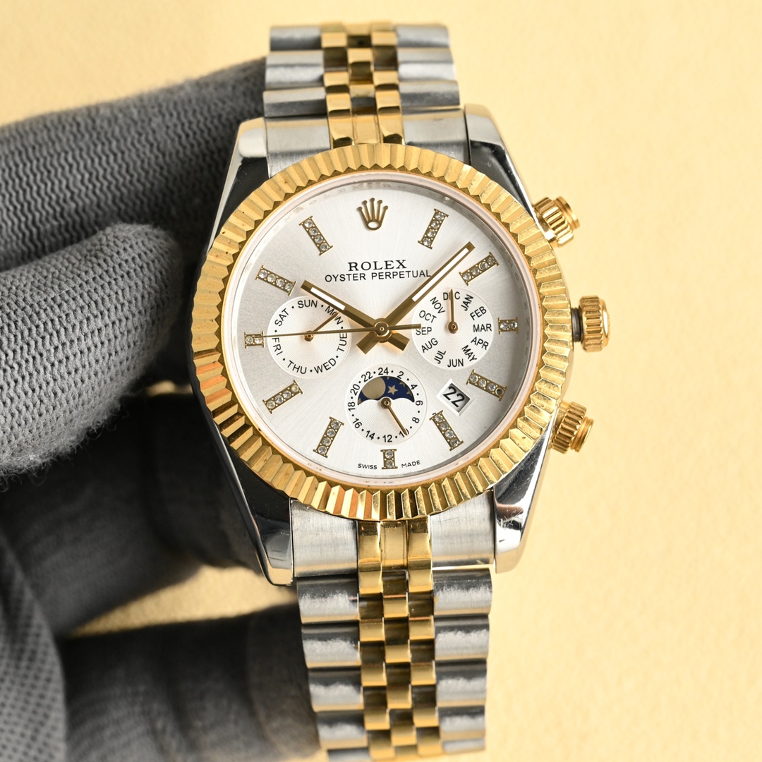 NO:337298,White and gold, strong recommendation of the new model of the year, Classic Diary Series - Multifunctional Watch, the highest version of the anti-watch, Rolex Complex series, six-pin men's watch [Love] hot model [Love] multifunctional watch. 1 equipped with the original imported weekly and month moon phase kinetic energy function movement mechanical watch!  2 The dial uses classic and exclusive high-end luxury ribs to highlight the luxurious temperament of this watch [grin] 3 The strap uses an imported 316 steel strap watch!  The 4-meter mirror uses a double-dol sapphire mirror!  5 Perspective bottom cover!  6 diameter 41 mm, thickness 10 mm!  The watch functions combine week/month/date/moon/sun and other functions, and the best men's business watch is truly standard!  It is a representative work of high-end watches!  The details of honorary reputation reveal the nobleness of men, with great taste, and great craftsmanship. It is as grand as the original product!  Integrity, rolex19860909白 金 年度新款强力推荐 经典日志系列-多功能腕表 防表届最高版本劳力士 复杂系列六针男表[爱心]爆款[爱心] 多功能腕表. 1搭载原装进口星期月份月相动能功能机芯机械表！ 2表盘上采用经典独家高级奢华棱纹 突显出这款腕表的华贵气质[呲牙] 3表带采用进口316钢带腕表！ 4表镜采用双卜蓝宝石镜面！ 5透视底盖！ 6直径41毫米,厚度10毫米！ 腕表功能汇集星期/月份/日期/月亮/太阳等功能于一身,最佳男士商务腕表真正的标配！为高端腕表的代表之作！ 荣誉出品 尊贵彰显之美誉细节之处透露男士高贵,品位十分,匠心巨制 大气媲美原装货！表里如一 独具匠心,,rolex,Watch
