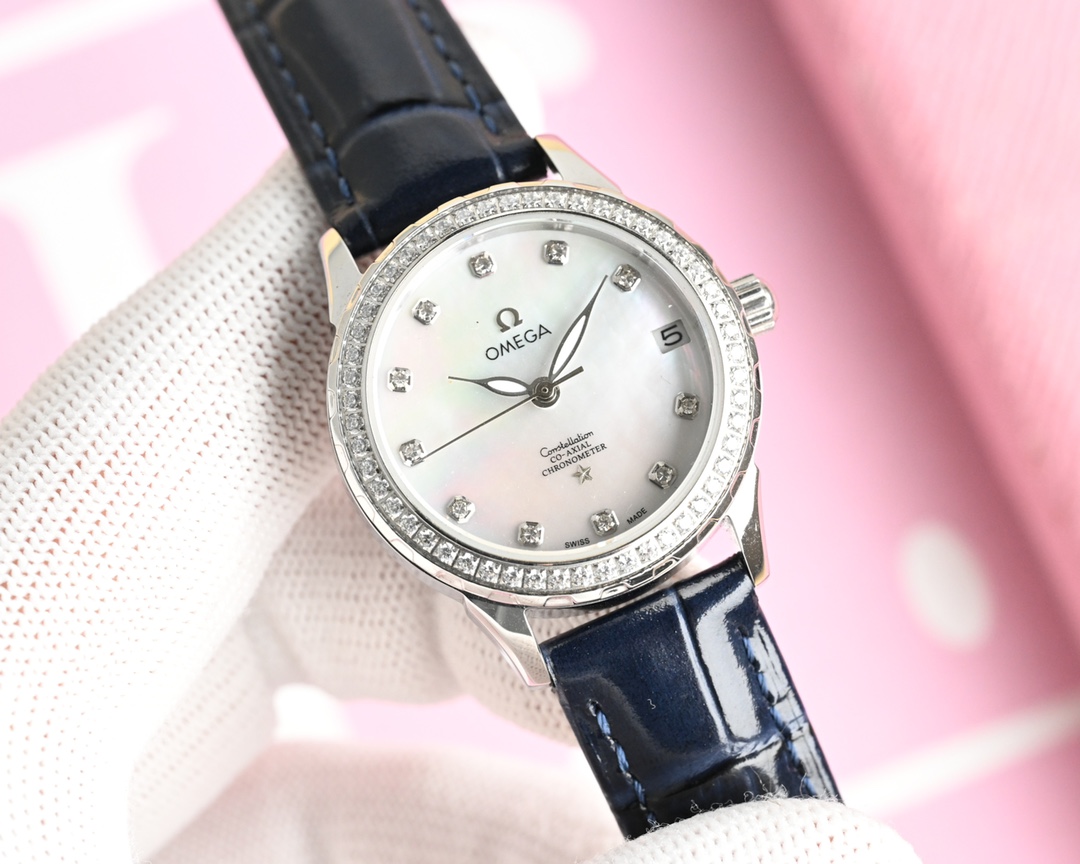 NO:337312,White and gold annual hot products recommendation Omega special style Lady jewelry series Upgraded V8 version adopts a high-end sun pattern dial with circle inlaid with 38 Weselton diamonds [Rose] [Rose] Fashionable women's watch Simple three-pin. Super strong luminous and unique 3-word calendar at night. Equipped with original imported fully automatic mechanical movement (zero rework), 904 stainless steel case (thickness 10mm), mirror 9-level sapphire crystal scratch-resistant glass, waterproof depth: 50-meter strap ceramic steel belt/Italian selected calfskin. Fine polishing, fresh and elegant, generous and decent goddess must-have high quality. Send your lover and bestie. Five-star recommendation!  ,omega,cowhide19860909白 金 年度爆款推荐 欧米茄特推款 淑女珠宝系列  升级V8版采用高端太阳纹表盘 环圆镶嵌38威塞尔顿钻石[玫瑰][玫瑰]时尚女表 简约三针. 夜时超强夜光独特3字位日历 搭载原装进口全自动机械机芯（零返修）,904精钢表壳（厚度10mm）,镜面9级蓝宝石水晶防刮玻璃,防水深度:50米表带陶瓷钢带/意大利精选小牛皮. 精细打磨,清新优雅,大方得体女神必备款高品质 送爱人 送闺蜜 五星推荐！,,omega,cowhide,Watch