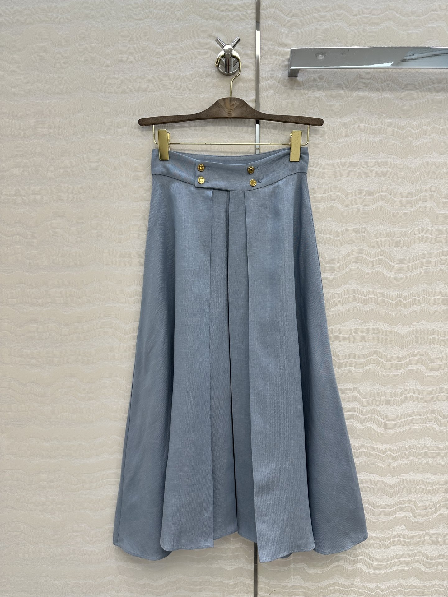 Exclusive Launch: High-End Monolithic LP Skirt for Sophisticated Fashionistas - 图片 1