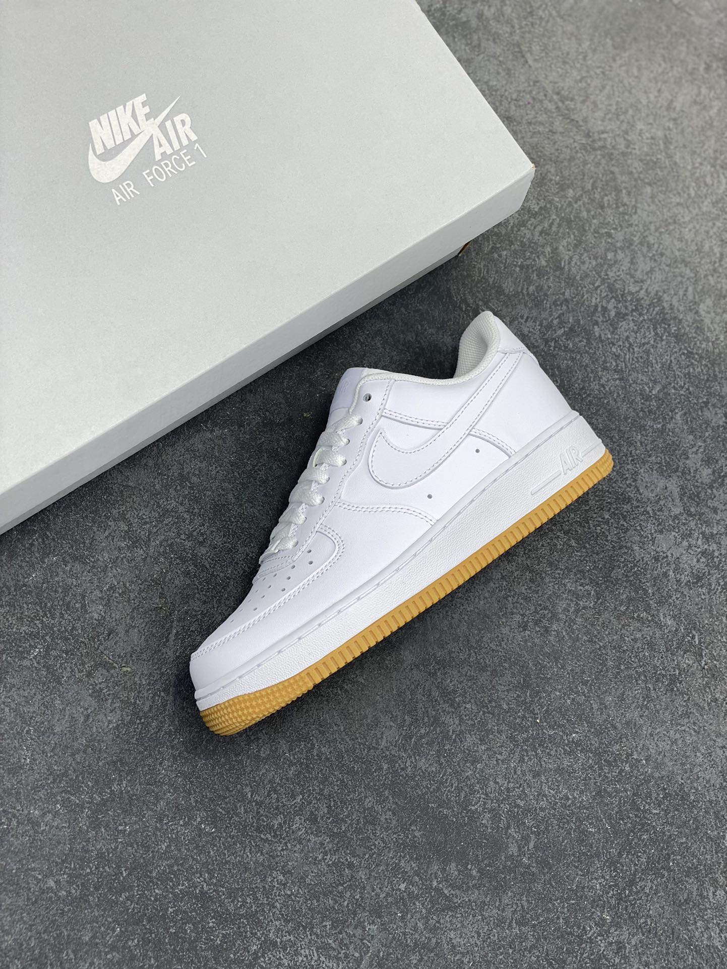 图片[7]-Nike Air Force 1 Low 白生胶 空军一号低帮运动休闲板鞋 原楦头原纸板 打造纯正空军版型#专注外贸渠道 全掌内置蜂窝气垫 #原盒配件 原厂中底钢印、拉帮完美 货号：DJ2739-100 尺码：36 36.5 37.5 38 38.5 39 40 40.5 41 42 42.5 43 44 44.5 45-选品中心