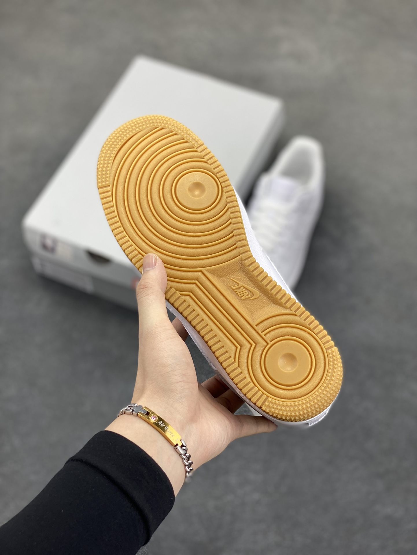 图片[5]-Nike Air Force 1 Low 白生胶 空军一号低帮运动休闲板鞋 原楦头原纸板 打造纯正空军版型#专注外贸渠道 全掌内置蜂窝气垫 #原盒配件 原厂中底钢印、拉帮完美 货号：DJ2739-100 尺码：36 36.5 37.5 38 38.5 39 40 40.5 41 42 42.5 43 44 44.5 45-选品中心