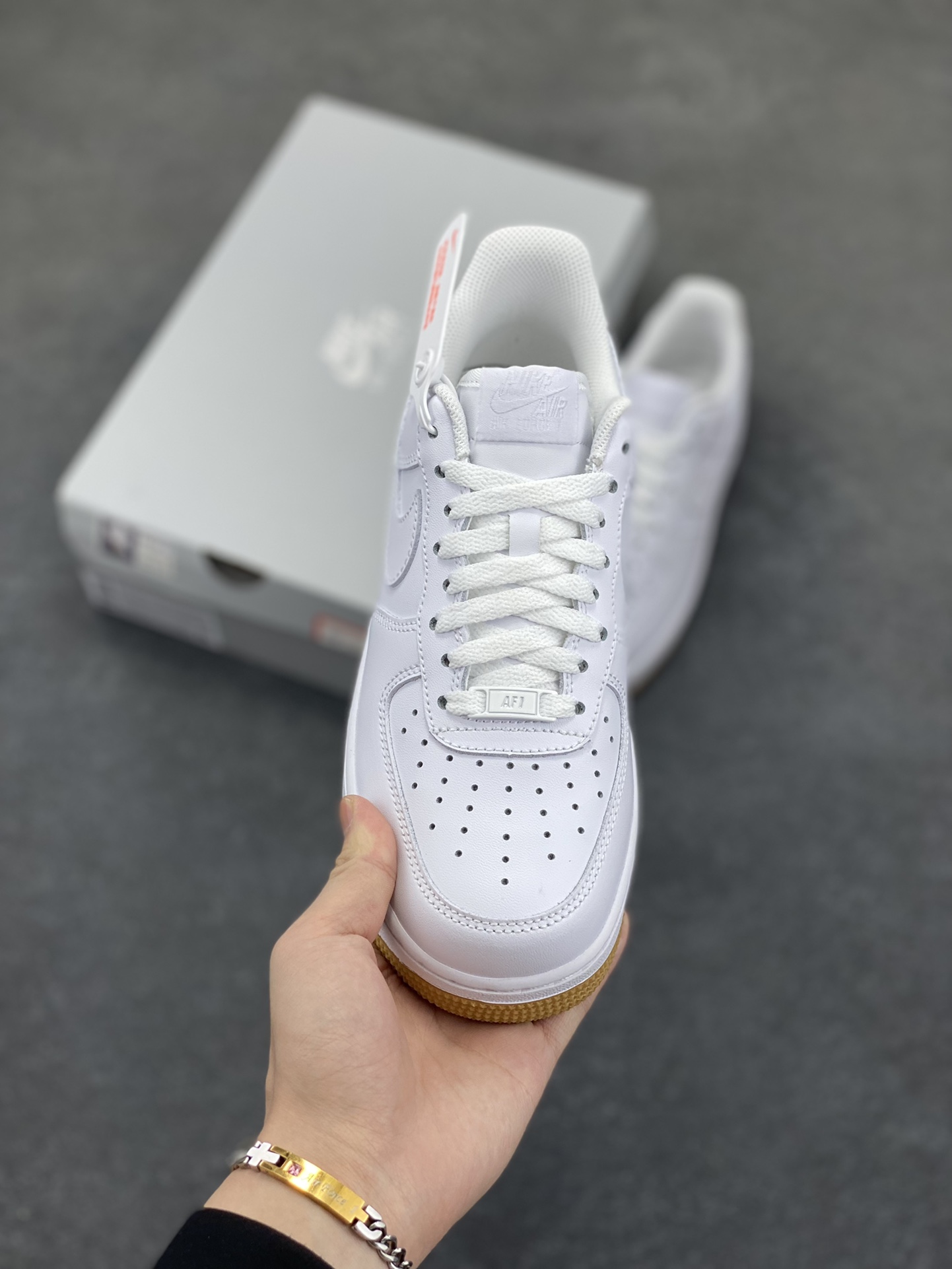 图片[2]-Nike Air Force 1 Low 白生胶 空军一号低帮运动休闲板鞋 原楦头原纸板 打造纯正空军版型#专注外贸渠道 全掌内置蜂窝气垫 #原盒配件 原厂中底钢印、拉帮完美 货号：DJ2739-100 尺码：36 36.5 37.5 38 38.5 39 40 40.5 41 42 42.5 43 44 44.5 45-选品中心