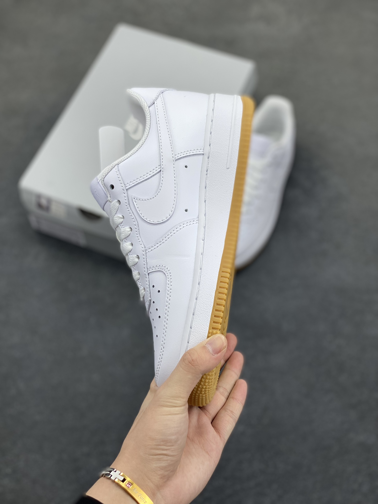 图片[3]-Nike Air Force 1 Low 白生胶 空军一号低帮运动休闲板鞋 原楦头原纸板 打造纯正空军版型#专注外贸渠道 全掌内置蜂窝气垫 #原盒配件 原厂中底钢印、拉帮完美 货号：DJ2739-100 尺码：36 36.5 37.5 38 38.5 39 40 40.5 41 42 42.5 43 44 44.5 45-选品中心