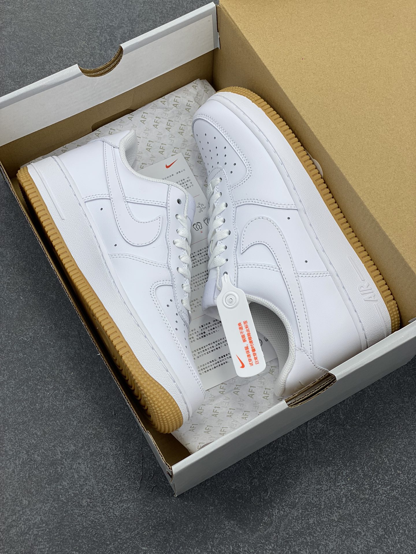 图片[9]-Nike Air Force 1 Low 白生胶 空军一号低帮运动休闲板鞋 原楦头原纸板 打造纯正空军版型#专注外贸渠道 全掌内置蜂窝气垫 #原盒配件 原厂中底钢印、拉帮完美 货号：DJ2739-100 尺码：36 36.5 37.5 38 38.5 39 40 40.5 41 42 42.5 43 44 44.5 45-选品中心