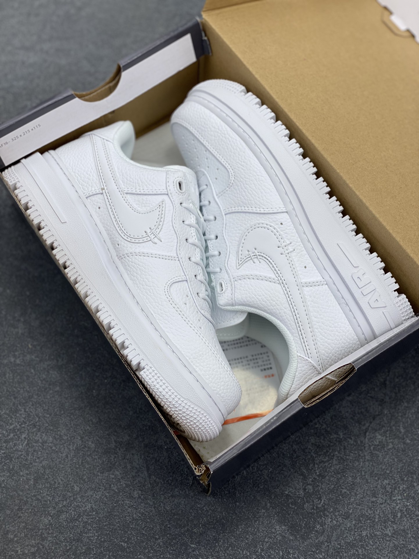 图片[9]-Nike Air Force 1 Low 空军一号低帮百搭休闲运动板鞋。柔软、弹性十足的缓震性能和出色的中底设计，横跨复古与现代的外型结合，造就出风靡全球三十多年的Force 1，直到今天还深受青睐。 货号：DD9605-001 尺码：36 36.5 37.5 38 38.5 39 40 40.5 41 42 42.5 43 44 44.5 45-选品中心