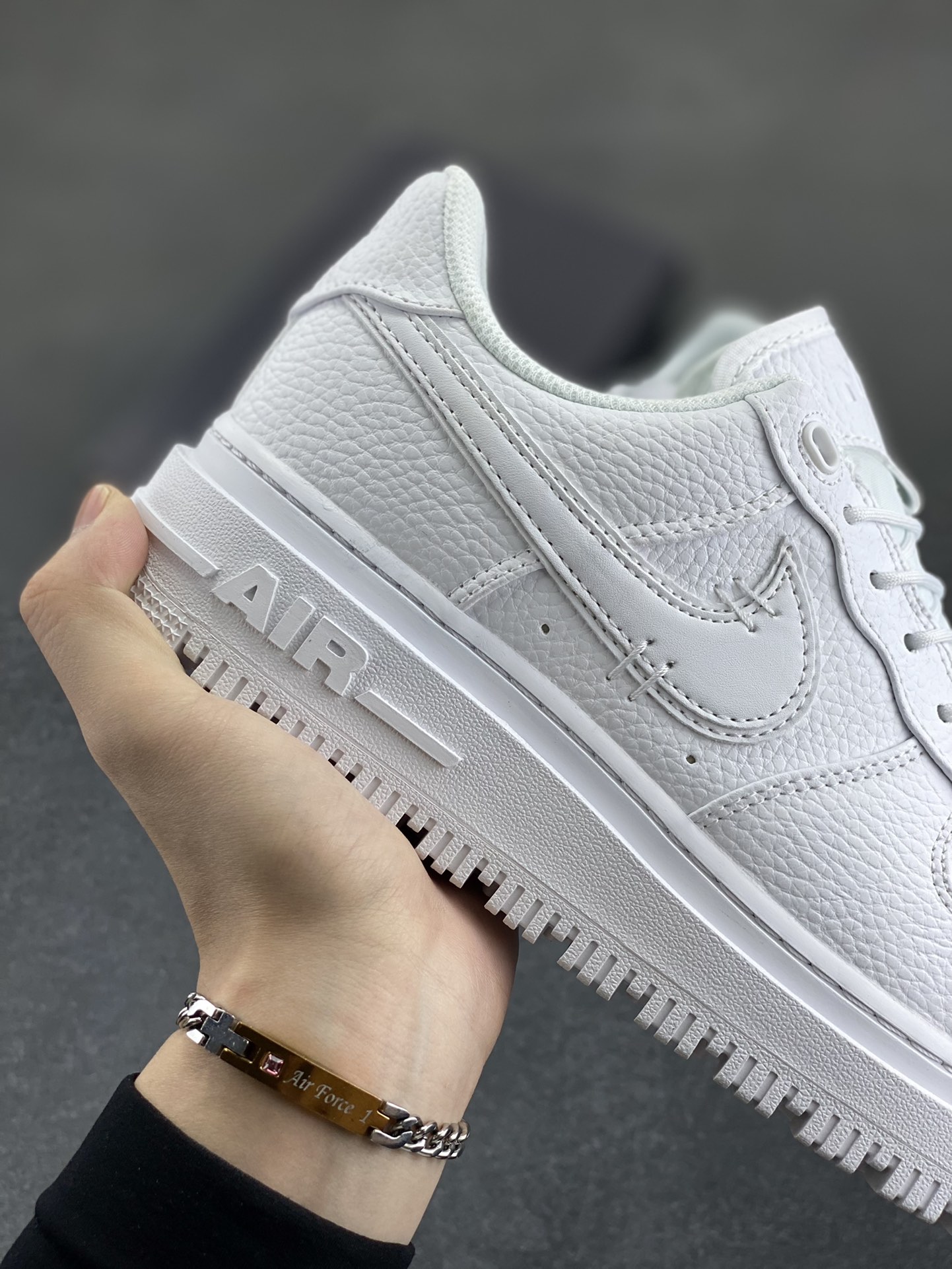 图片[6]-Nike Air Force 1 Low 空军一号低帮百搭休闲运动板鞋。柔软、弹性十足的缓震性能和出色的中底设计，横跨复古与现代的外型结合，造就出风靡全球三十多年的Force 1，直到今天还深受青睐。 货号：DD9605-001 尺码：36 36.5 37.5 38 38.5 39 40 40.5 41 42 42.5 43 44 44.5 45-选品中心
