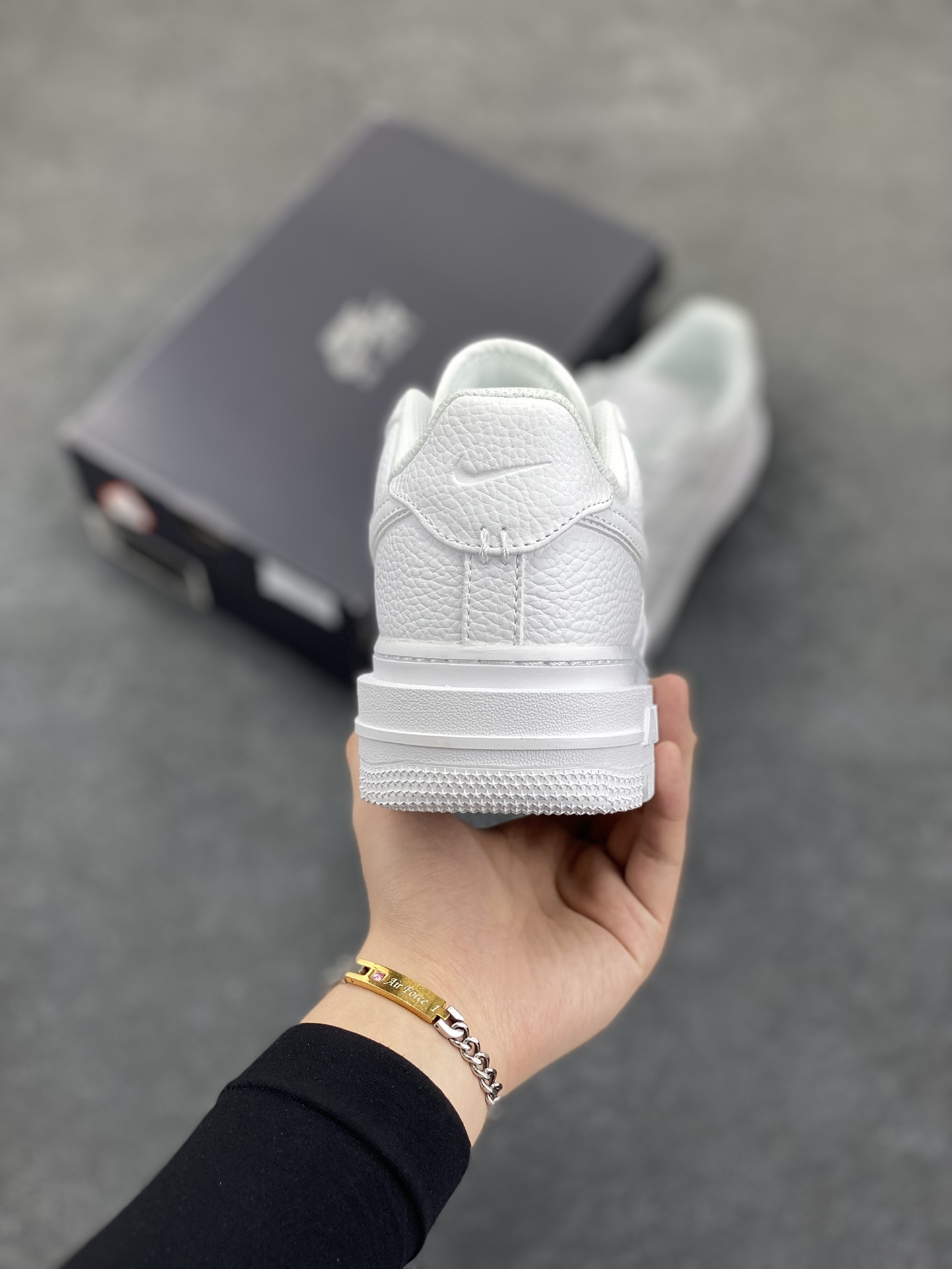 图片[4]-Nike Air Force 1 Low 空军一号低帮百搭休闲运动板鞋。柔软、弹性十足的缓震性能和出色的中底设计，横跨复古与现代的外型结合，造就出风靡全球三十多年的Force 1，直到今天还深受青睐。 货号：DD9605-001 尺码：36 36.5 37.5 38 38.5 39 40 40.5 41 42 42.5 43 44 44.5 45-选品中心