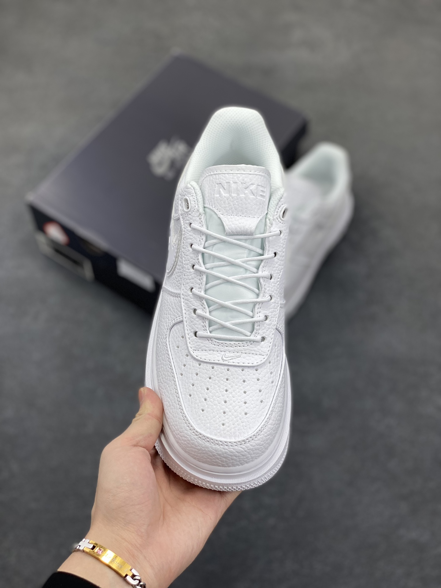 图片[2]-Nike Air Force 1 Low 空军一号低帮百搭休闲运动板鞋。柔软、弹性十足的缓震性能和出色的中底设计，横跨复古与现代的外型结合，造就出风靡全球三十多年的Force 1，直到今天还深受青睐。 货号：DD9605-001 尺码：36 36.5 37.5 38 38.5 39 40 40.5 41 42 42.5 43 44 44.5 45-选品中心