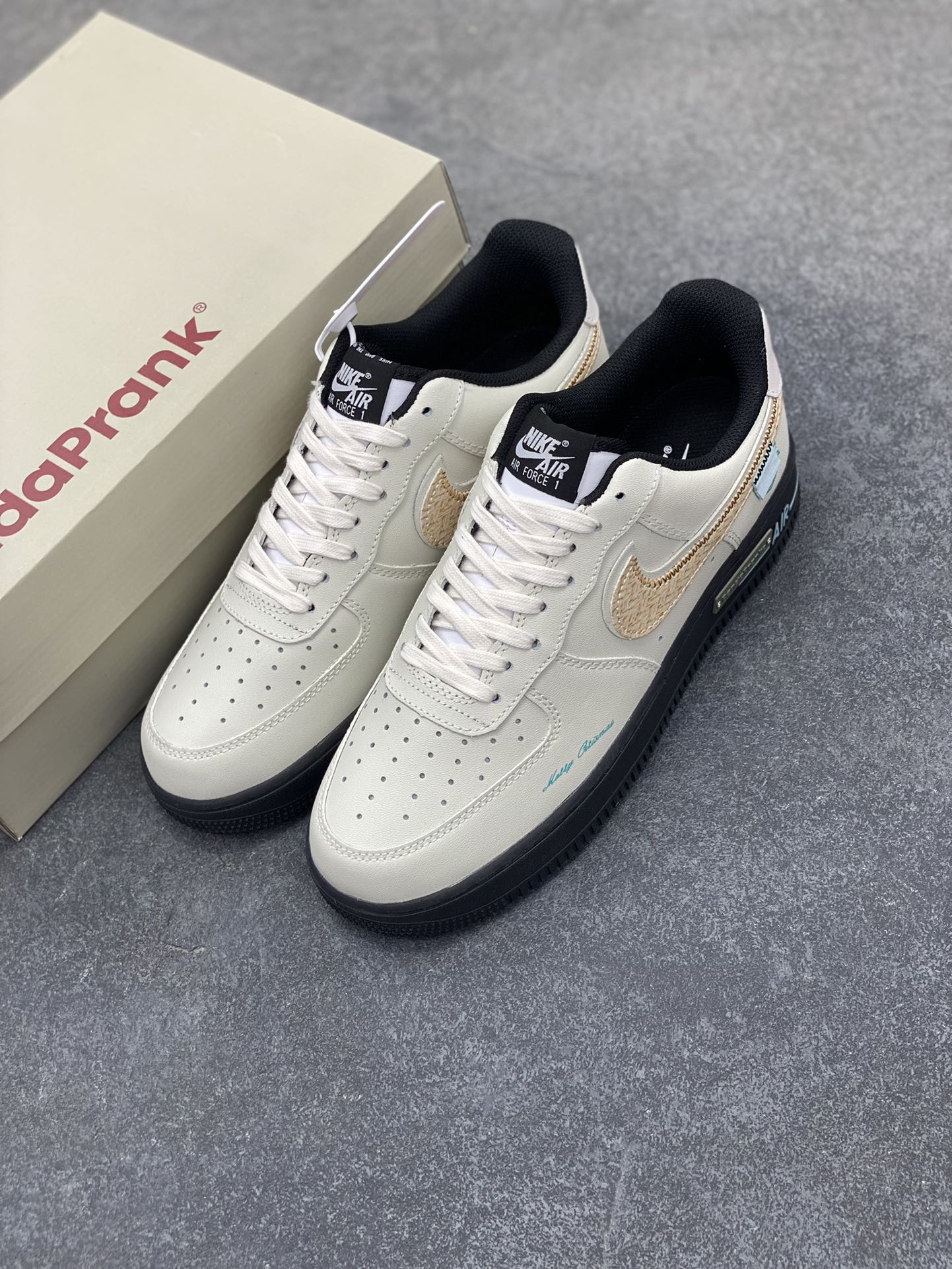 图片[8]-Nike Air Force 1 Low 空军一号低帮百搭休闲运动板鞋。柔软、弹性十足的缓震性能和出色的中底设计，横跨复古与现代的外型结合，造就出风靡全球三十多年的Force 1，直到今天还深受青睐。 货号：DV0788-001 尺码：36 36.5 37.5 38 38.5 39 40 40.5 41 42 42.5 43 44 44.5 45-选品中心