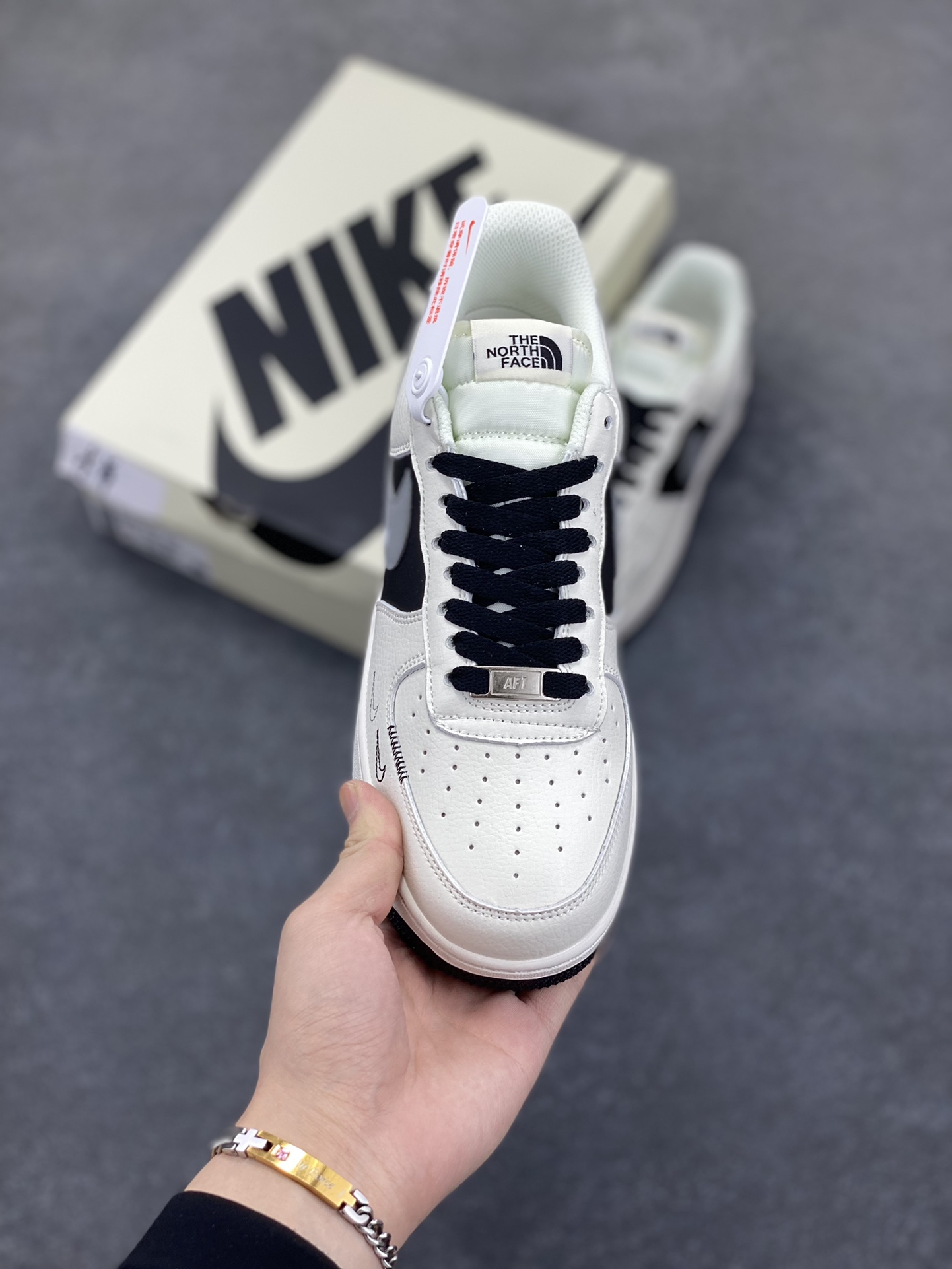 图片[2]-Nike Air Force 1 Low 空军一号低帮百搭休闲运动板鞋。柔软、弹性十足的缓震性能和出色的中底设计，横跨复古与现代的外型结合，造就出风靡全球三十多年的Force 1，直到今天还深受青睐。 货号：HH7518-066 尺码：36 36.5 37.5 38 38.5 39 40 40.5 41 42 42.5 43 44 44.5 45-选品中心