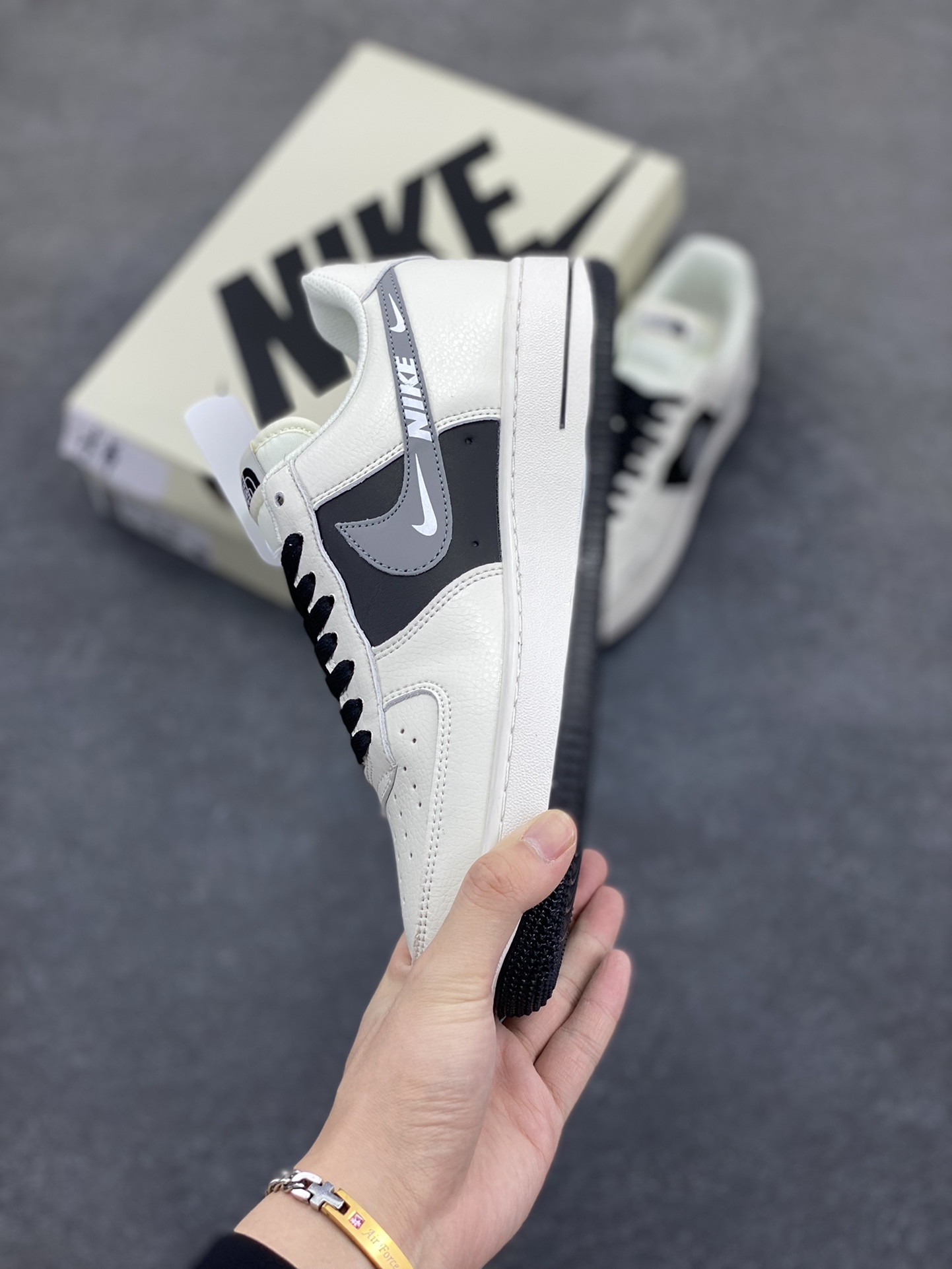 图片[3]-Nike Air Force 1 Low 空军一号低帮百搭休闲运动板鞋。柔软、弹性十足的缓震性能和出色的中底设计，横跨复古与现代的外型结合，造就出风靡全球三十多年的Force 1，直到今天还深受青睐。 货号：HH7518-066 尺码：36 36.5 37.5 38 38.5 39 40 40.5 41 42 42.5 43 44 44.5 45-选品中心