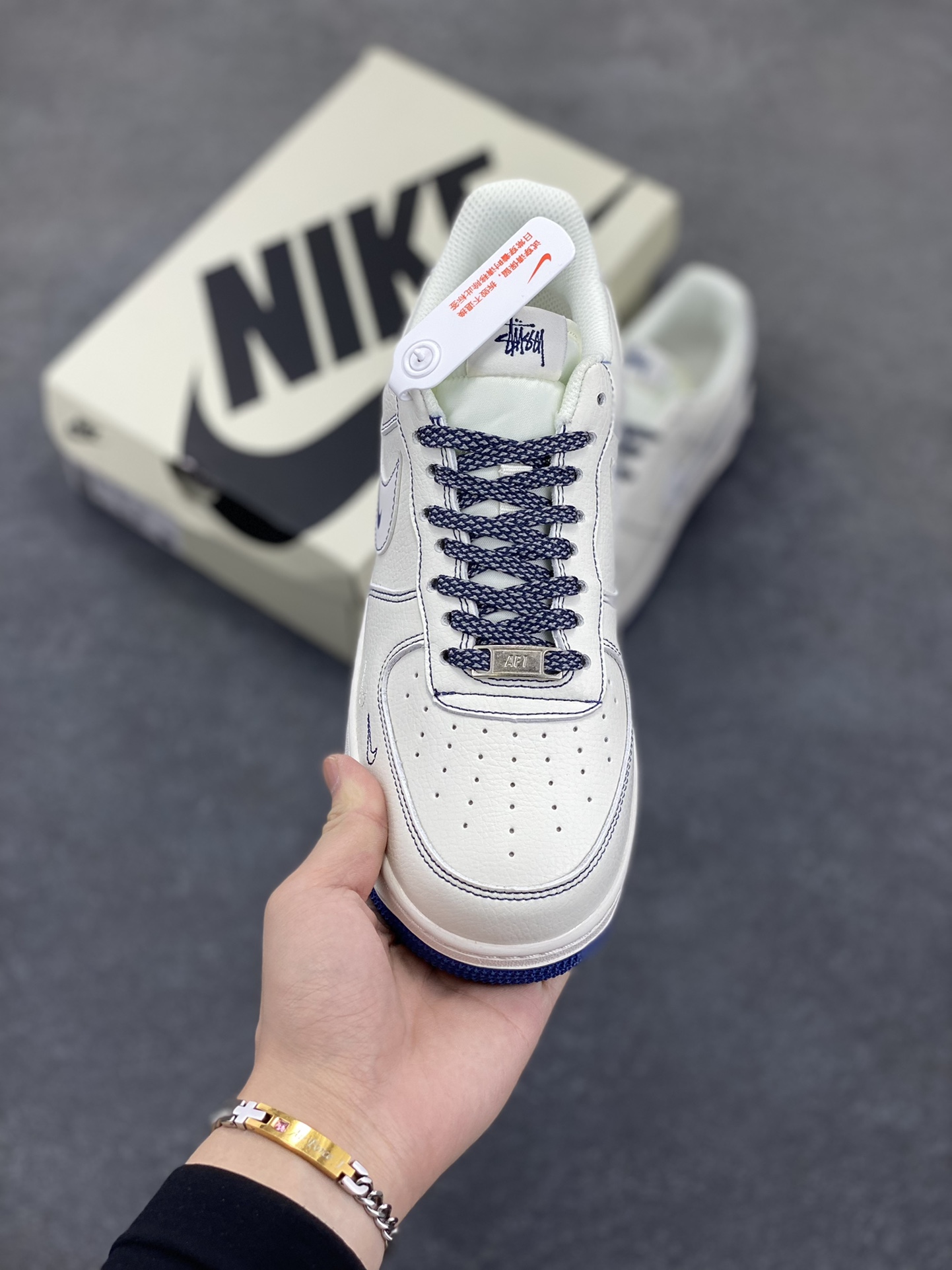 图片[2]-Nike Air Force 1 Low 空军一号低帮百搭休闲运动板鞋。柔软、弹性十足的缓震性能和出色的中底设计，横跨复古与现代的外型结合，造就出风靡全球三十多年的Force 1，直到今天还深受青睐。 货号：HH7518-063 尺码：36 36.5 37.5 38 38.5 39 40 40.5 41 42 42.5 43 44 44.5 45-选品中心
