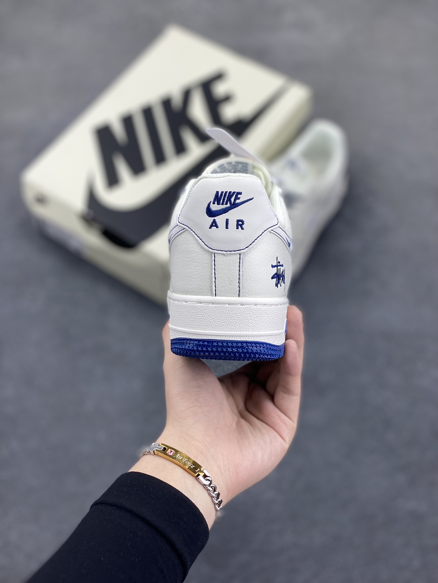 图片[4]-Nike Air Force 1 Low 空军一号低帮百搭休闲运动板鞋。柔软、弹性十足的缓震性能和出色的中底设计，横跨复古与现代的外型结合，造就出风靡全球三十多年的Force 1，直到今天还深受青睐。 货号：HH7518-063 尺码：36 36.5 37.5 38 38.5 39 40 40.5 41 42 42.5 43 44 44.5 45-选品中心