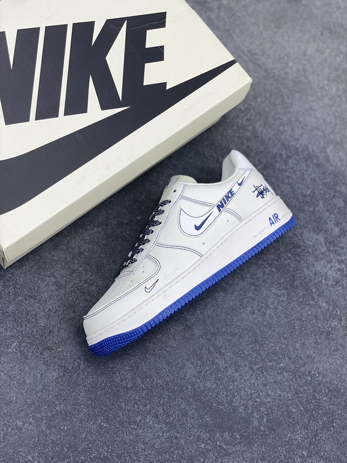 图片[7]-Nike Air Force 1 Low 空军一号低帮百搭休闲运动板鞋。柔软、弹性十足的缓震性能和出色的中底设计，横跨复古与现代的外型结合，造就出风靡全球三十多年的Force 1，直到今天还深受青睐。 货号：HH7518-063 尺码：36 36.5 37.5 38 38.5 39 40 40.5 41 42 42.5 43 44 44.5 45-选品中心