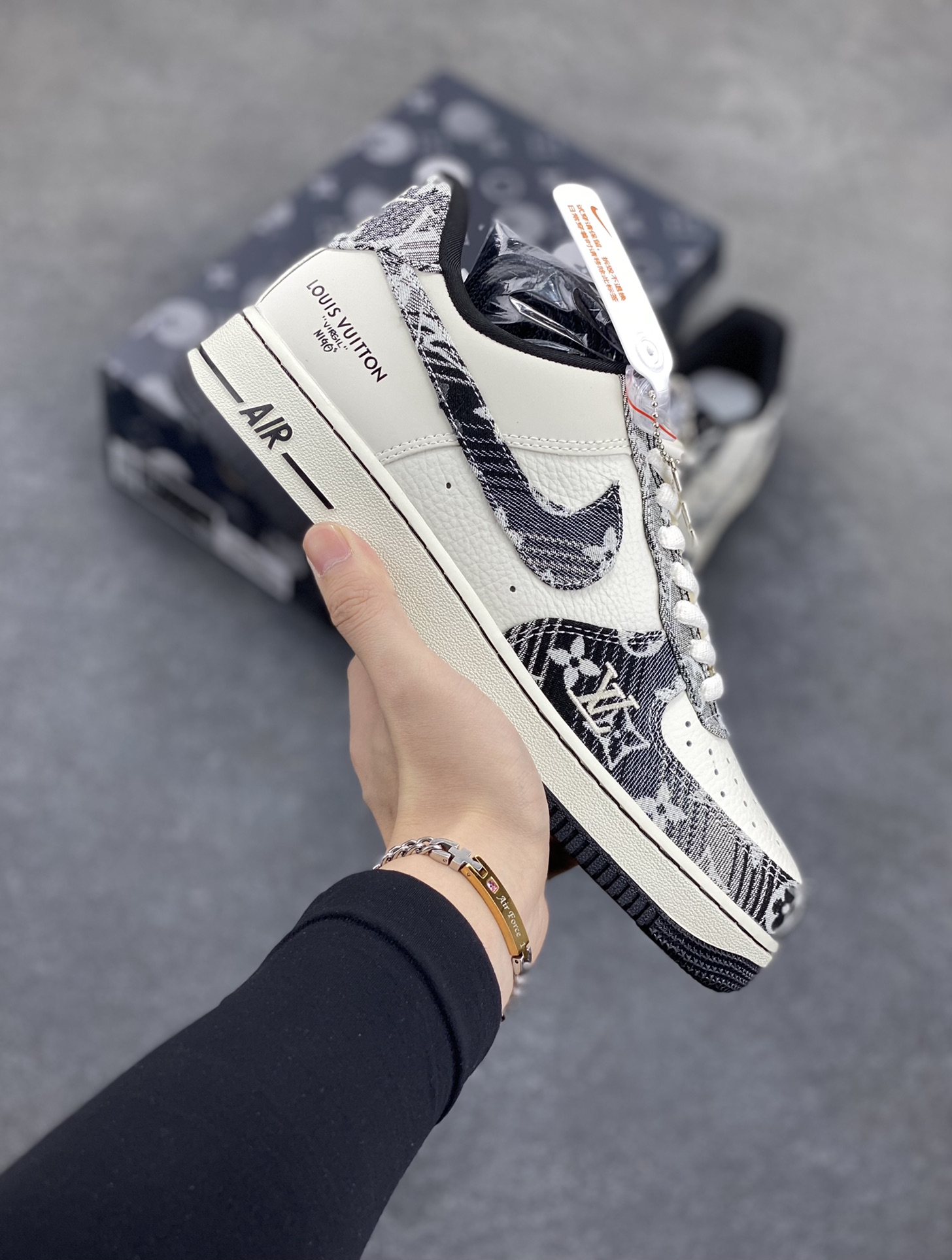 NIke Air Force 1 \’07 Low “LV联名”空军一号 低帮 运动鞋 休闲鞋 折边针车 工艺难度大 原楦头原纸板 原装鞋盒 定制五金配件 内置全掌气垫 原厂鞋底 货号:SC9207-539 尺码:36 36.5 37.5 38 38.5 39 40 40.5 41 42 42.5 43 44 44.5 45-选品中心
