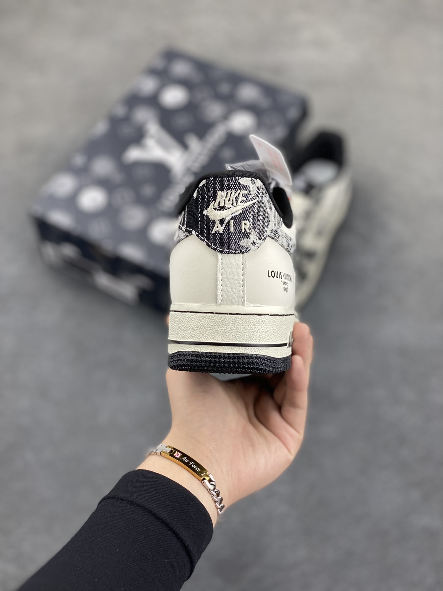 图片[4]-NIke Air Force 1 \’07 Low “LV联名”空军一号 低帮 运动鞋 休闲鞋 折边针车 工艺难度大 原楦头原纸板 原装鞋盒 定制五金配件 内置全掌气垫 原厂鞋底 货号：SC9207-539 尺码：36 36.5 37.5 38 38.5 39 40 40.5 41 42 42.5 43 44 44.5 45-选品中心