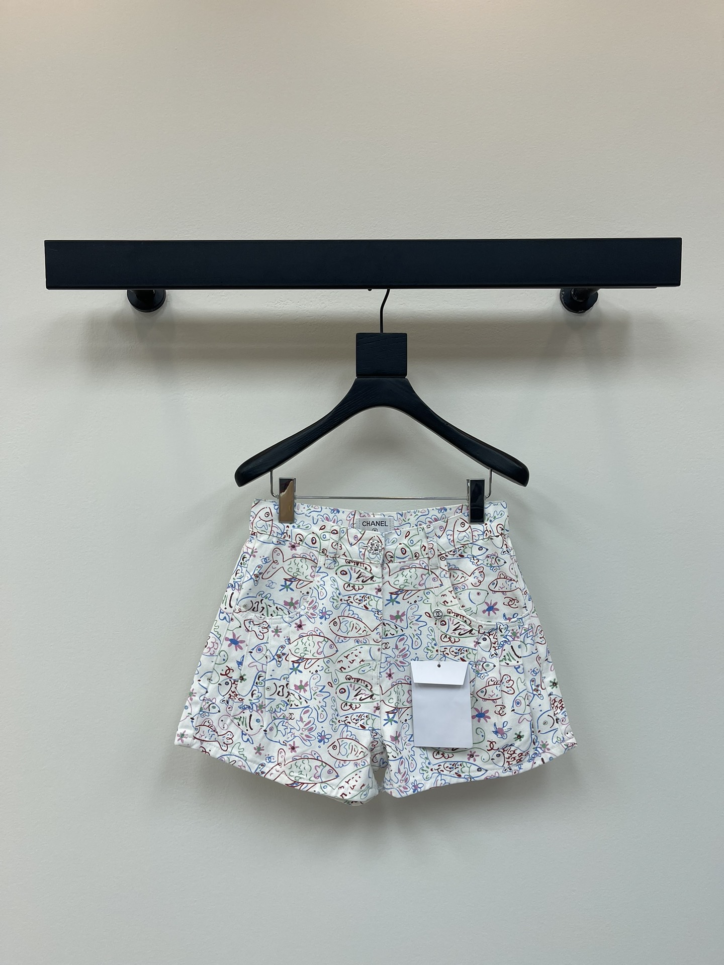 NO:423067,CHAN** New full-body printed logo logo denim shorts Customized cotton denim cotton fabric Comfortable and breathable, exquisite and personalized, temperament A-sing style, slim and versatile, essential items for girls SML, chanel, shorts, alexander wang19860909CHAN** 新款全身印花徽标logo牛仔短裤 定制纯棉牛仔棉面料 舒适透气 款式精致个性 气质A摆版型 显瘦百搭 女生必备单品 SML,,chanel,shorts,alexander wang,Women's clothing