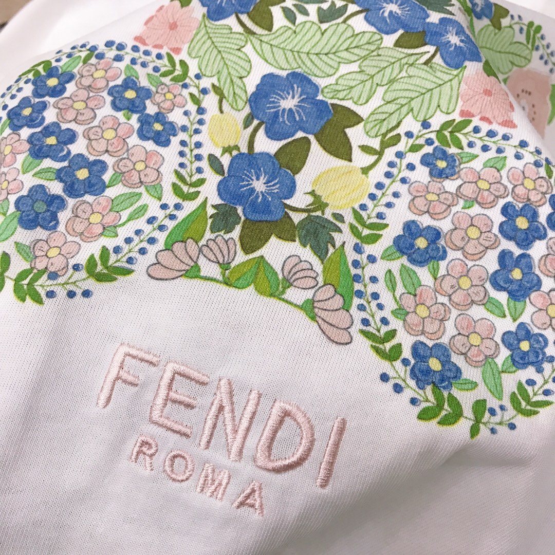 Fendi Kids White Cotton T-Shirt with Floral Teddy Bear Print (Sizes 100-150) 7 i1748422523 2534 6