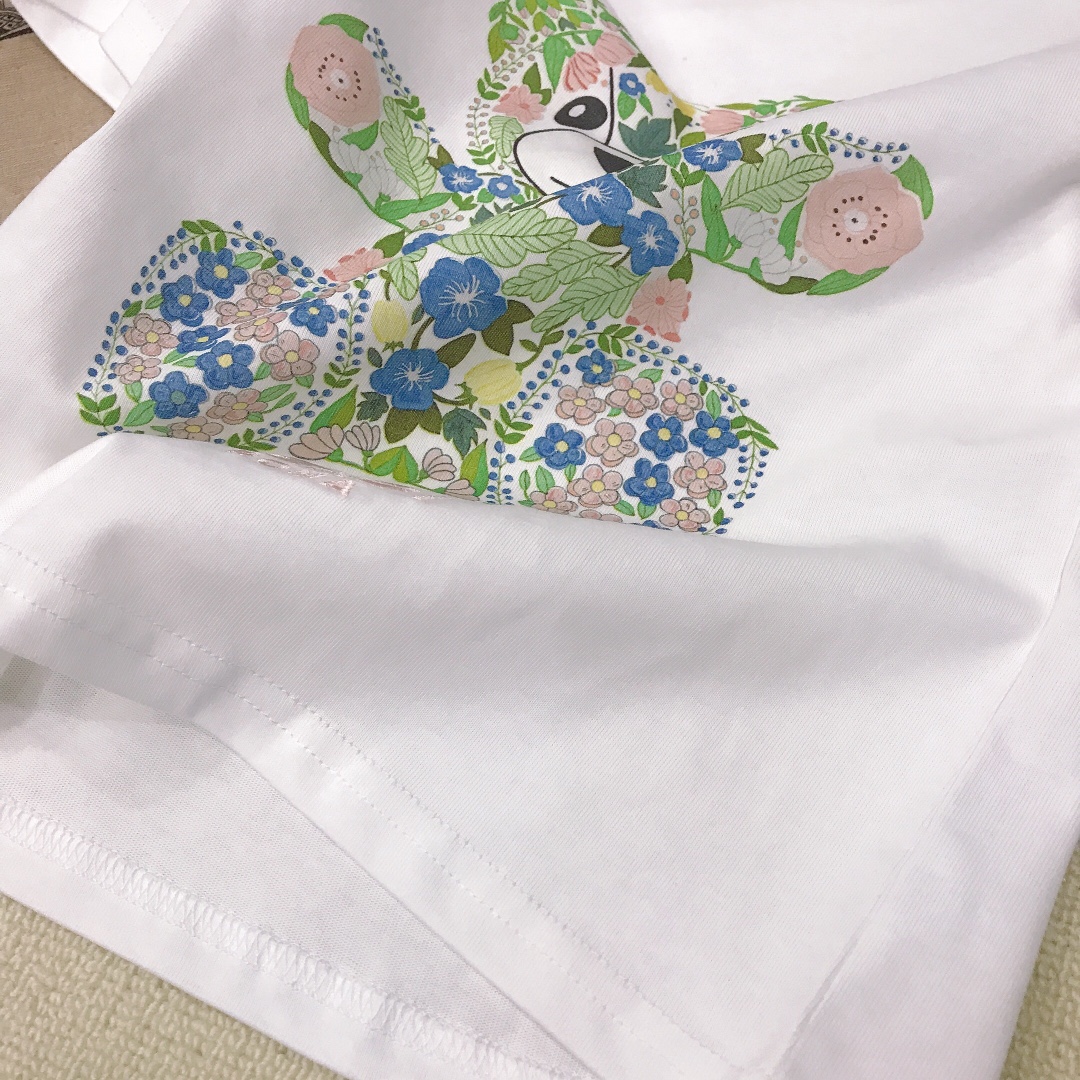 Fendi Kids White Cotton T-Shirt with Floral Teddy Bear Print (Sizes 100-150) 8 i1748422523 6234 7