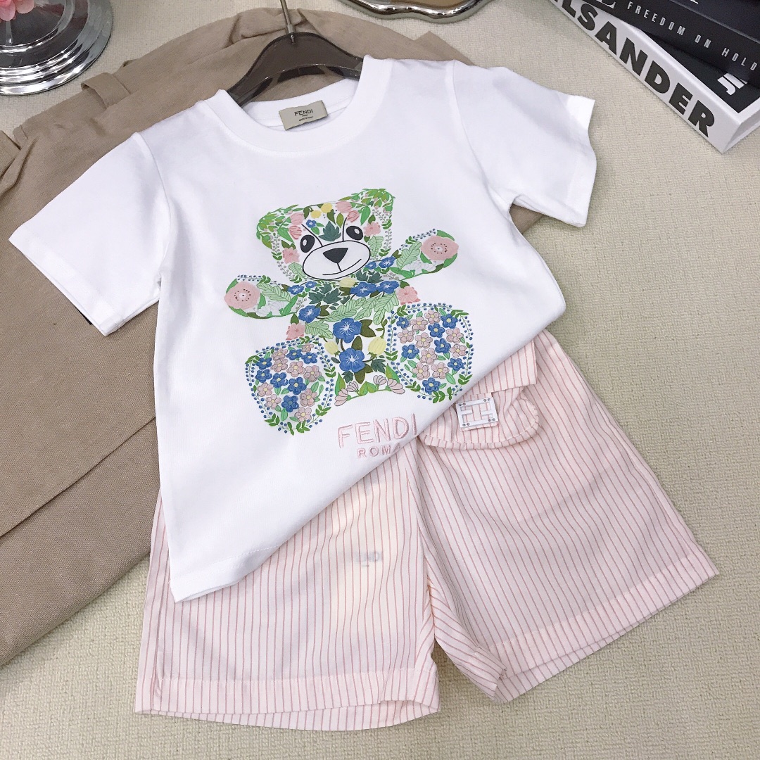 Fendi Kids White Cotton T-shirt & Striped Shorts Set with Floral Bear Design 6 i1748429983 5121 4