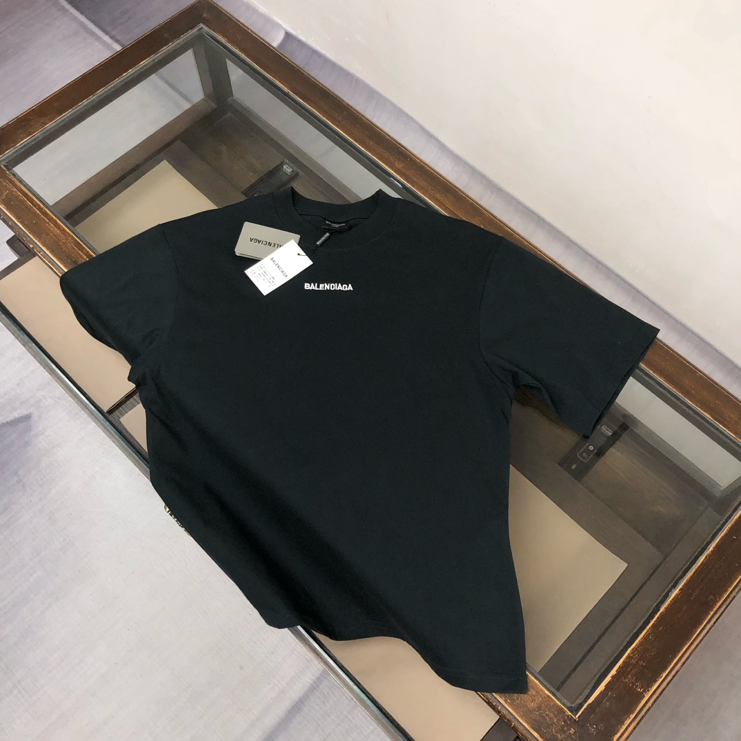 발렌시아가 남성 반팔 26SS 49217