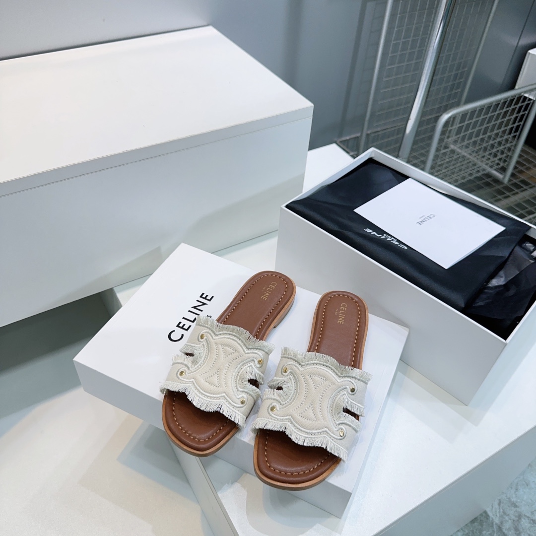 NO:405338,High quality!  CELINE 25 Spring and Summer Arc de Triomphe New Casual Slippers This season's Celine made me love it again once again. There are so many beautiful shoes in this season!  This sandals are really invincible and easy to match!  The simple design and classic logo are used as an embellishment. The overall visual is particularly pleasing and easy to match!  The upper is made of original custom fabric, inner foot padded sheepskin, two-layer thickened leather sole imported from Italy!  Number of codes: 35-41 (40 41 custom made without return) with original packaging, slippers, celine, celine, slippers, sheepskin, Leather soles19860909高品质！CELINE 25春夏季凯旋门新款休闲拖鞋 这一季的赛琳又让我重新爱了它一次 这季节美鞋太多！这款凉拖真是无敌好搭配！简约的设计搭配经典的logo作为点缀整体视觉特别耐看又好搭配！ 鞋面采用原版定做面料 内里垫脚羊皮 意大利进口两层加厚真皮大底！ 码数:35-41（40 41定做不退换） 配原版包装,拖鞋,celine,celine,slippers,sheepskin,Leather soles,Women's Shoes