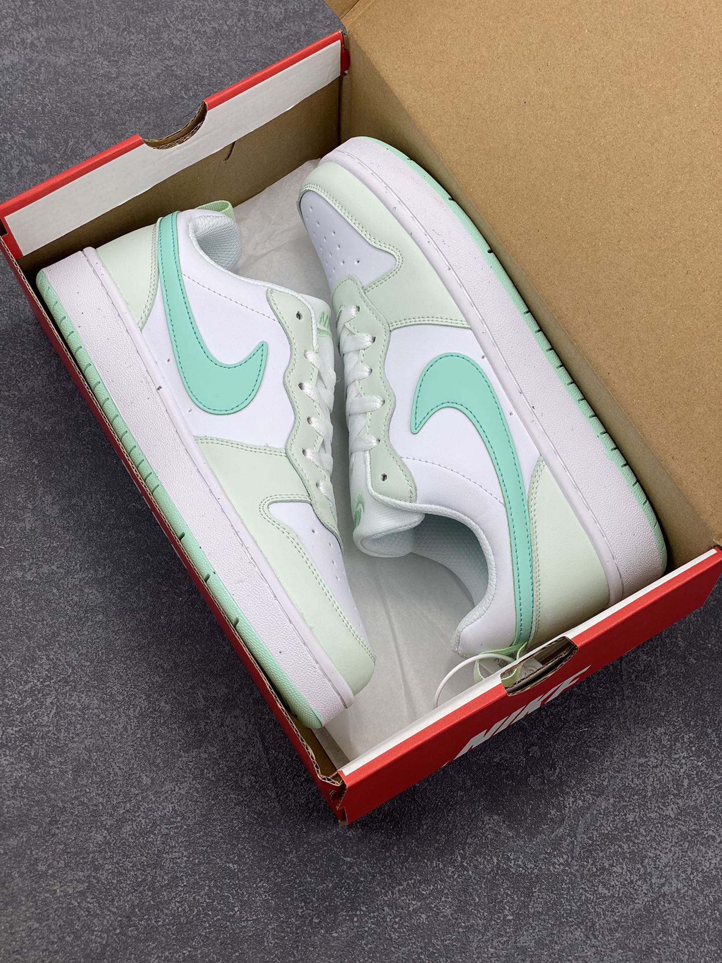 图片[9]-福利特价 Nike Court Borough Low 低帮百搭透气休闲运动板鞋男女鞋 经典耐用的设计，兼顾舒适脚感和出众风范，演绎匠心之作。结构性的支撑贴合感结合复古篮球设计，塑就场外全明星风范。 货号：FZ3539-100 尺码：36 36.5 37.5 38 38.5 39 40 40.5 41 42 42.5 43 44 45-选品中心