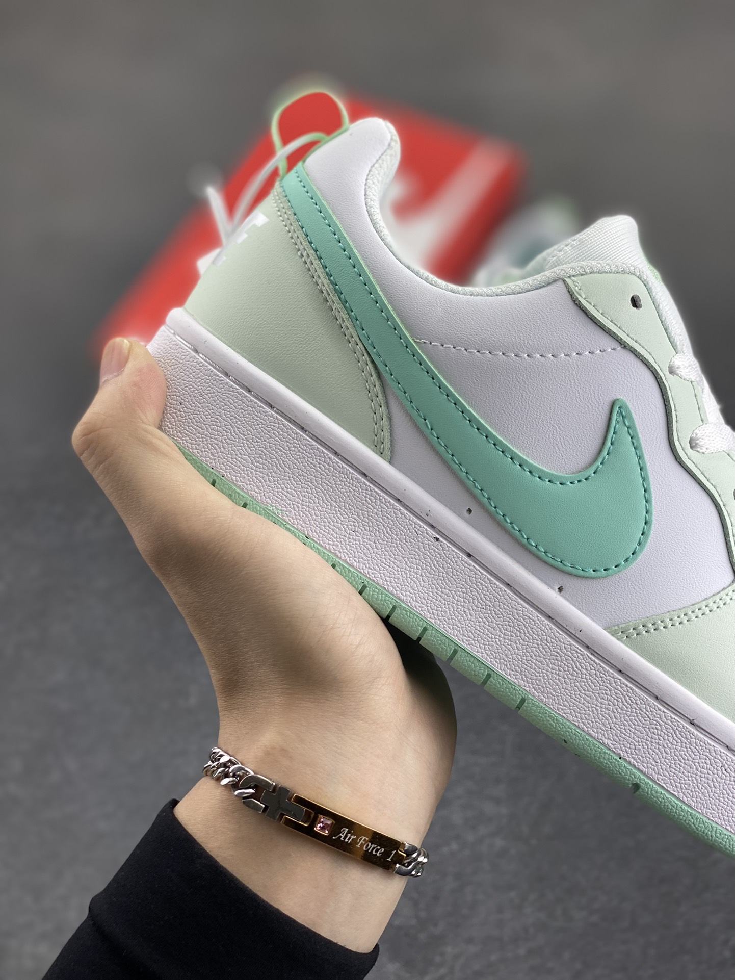 图片[6]-福利特价 Nike Court Borough Low 低帮百搭透气休闲运动板鞋男女鞋 经典耐用的设计，兼顾舒适脚感和出众风范，演绎匠心之作。结构性的支撑贴合感结合复古篮球设计，塑就场外全明星风范。 货号：FZ3539-100 尺码：36 36.5 37.5 38 38.5 39 40 40.5 41 42 42.5 43 44 45-选品中心