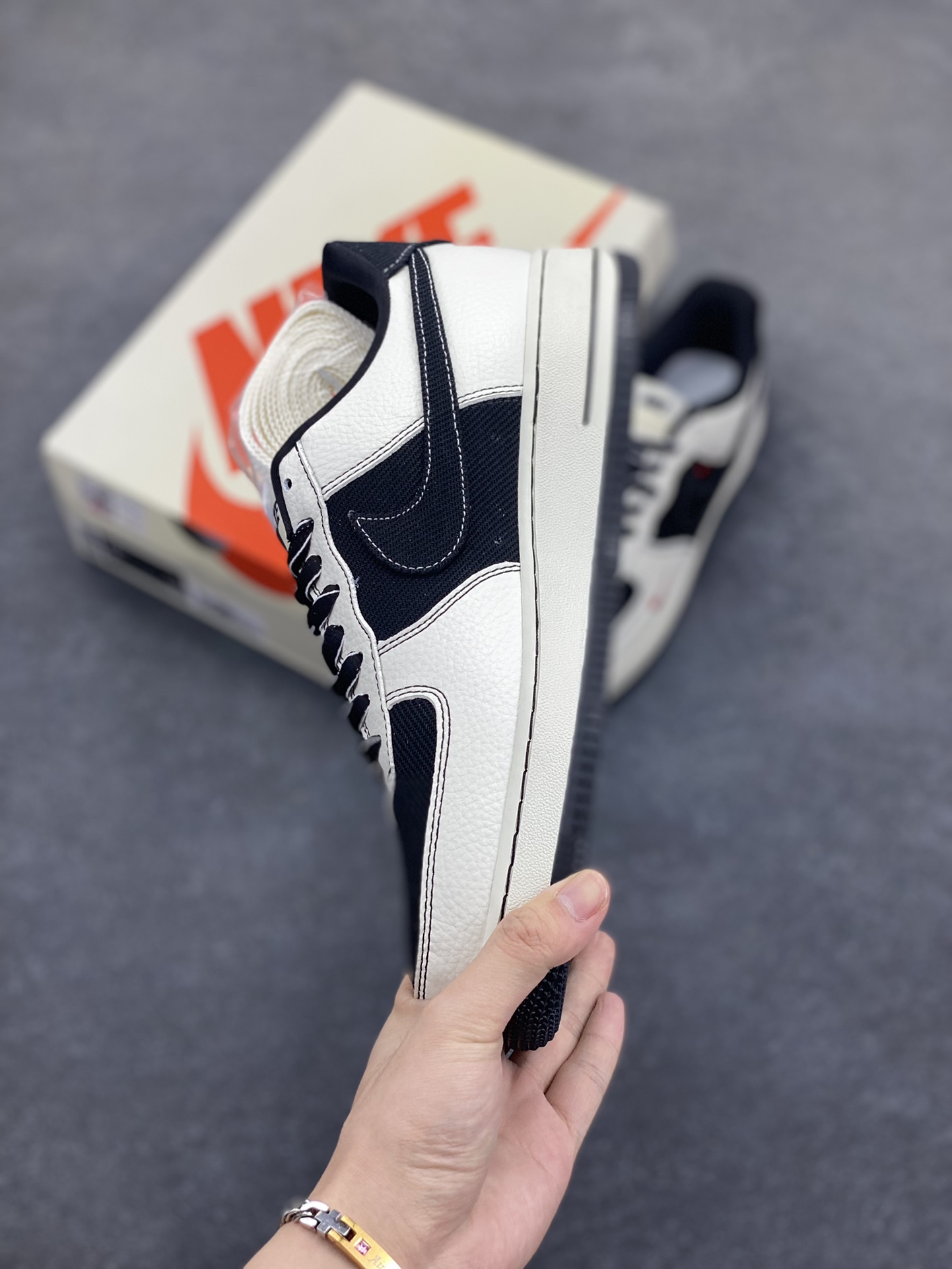 图片[3]-NIke Air Force 1 \’07 Low “NIKE联名”空军一号 低帮 运动鞋 休闲鞋 折边针车 工艺难度大 原楦头原纸板 原装鞋盒 定制五金配件 内置全掌气垫 原厂鞋底 货号：SC9207-537 尺码：36 36.5 37.5 38 38.5 39 40 40.5 41 42 42.5 43 44 44.5 45-选品中心