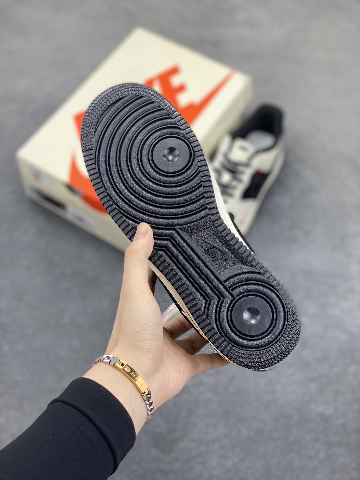 图片[5]-NIke Air Force 1 \’07 Low “NIKE联名”空军一号 低帮 运动鞋 休闲鞋 折边针车 工艺难度大 原楦头原纸板 原装鞋盒 定制五金配件 内置全掌气垫 原厂鞋底 货号：SC9207-537 尺码：36 36.5 37.5 38 38.5 39 40 40.5 41 42 42.5 43 44 44.5 45-选品中心