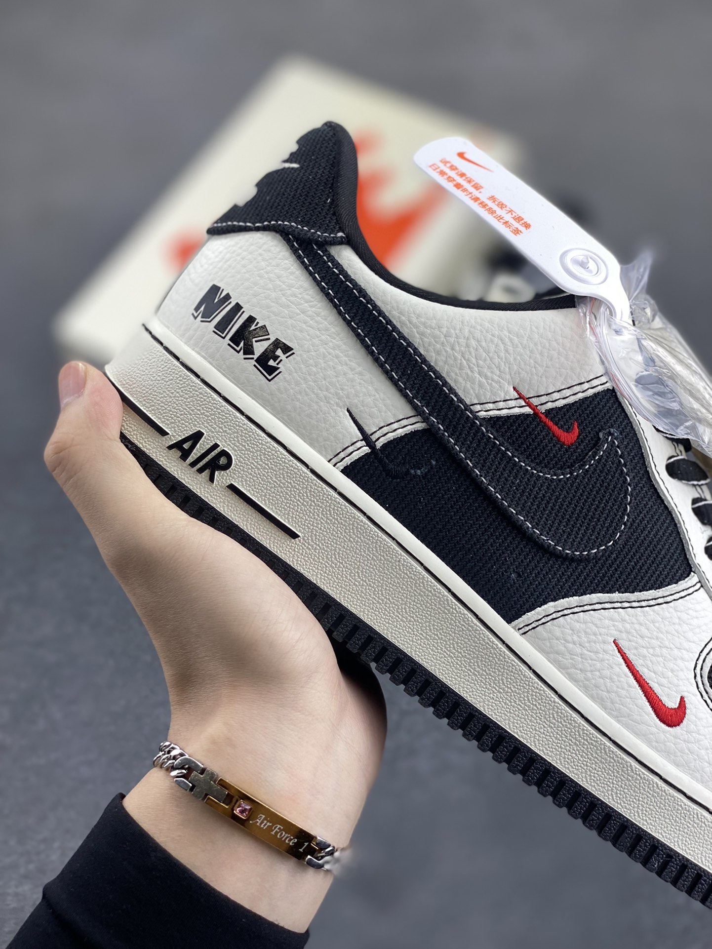 图片[6]-NIke Air Force 1 \’07 Low “NIKE联名”空军一号 低帮 运动鞋 休闲鞋 折边针车 工艺难度大 原楦头原纸板 原装鞋盒 定制五金配件 内置全掌气垫 原厂鞋底 货号：SC9207-537 尺码：36 36.5 37.5 38 38.5 39 40 40.5 41 42 42.5 43 44 44.5 45-选品中心