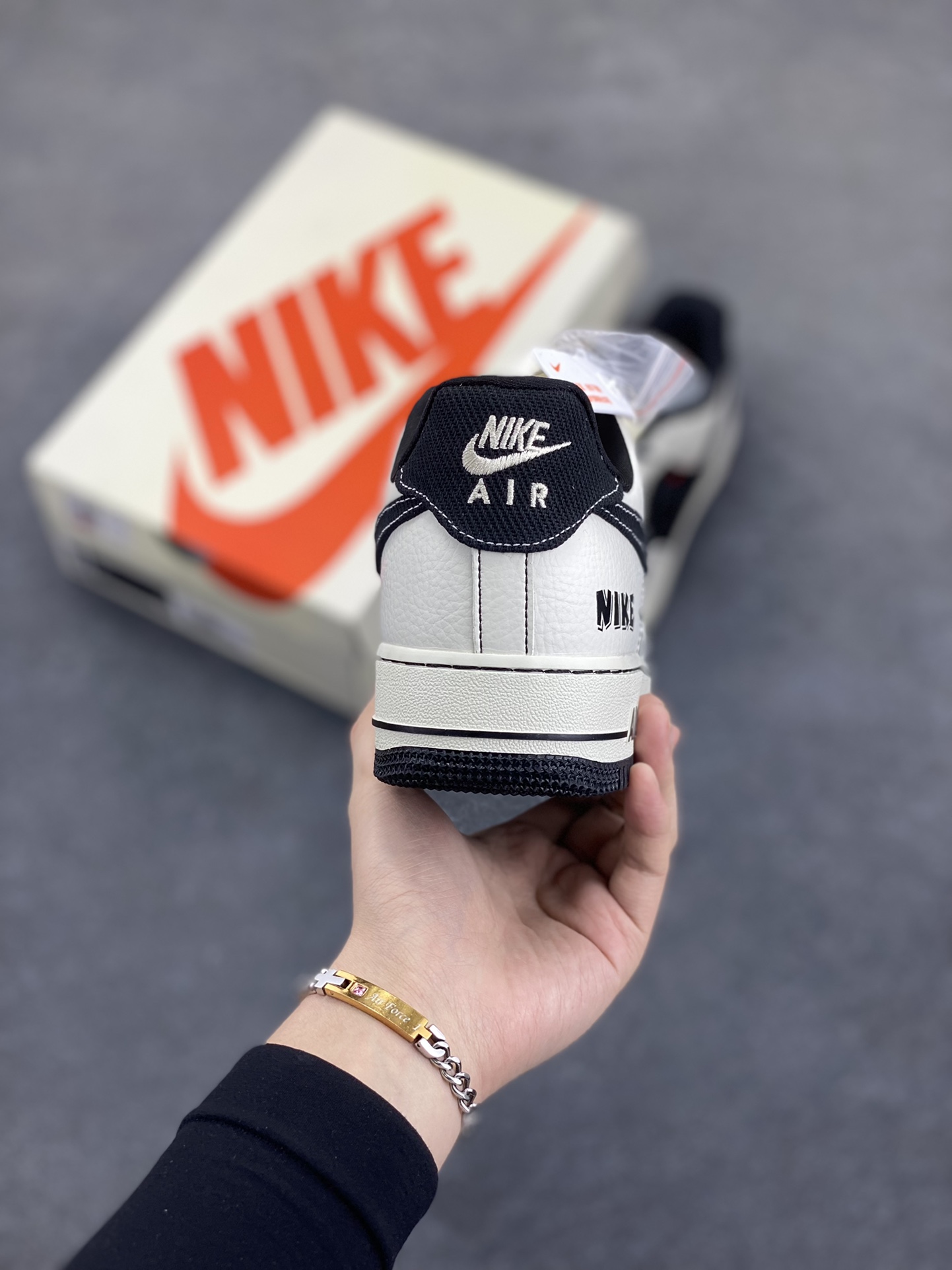 图片[4]-NIke Air Force 1 \’07 Low “NIKE联名”空军一号 低帮 运动鞋 休闲鞋 折边针车 工艺难度大 原楦头原纸板 原装鞋盒 定制五金配件 内置全掌气垫 原厂鞋底 货号：SC9207-537 尺码：36 36.5 37.5 38 38.5 39 40 40.5 41 42 42.5 43 44 44.5 45-选品中心