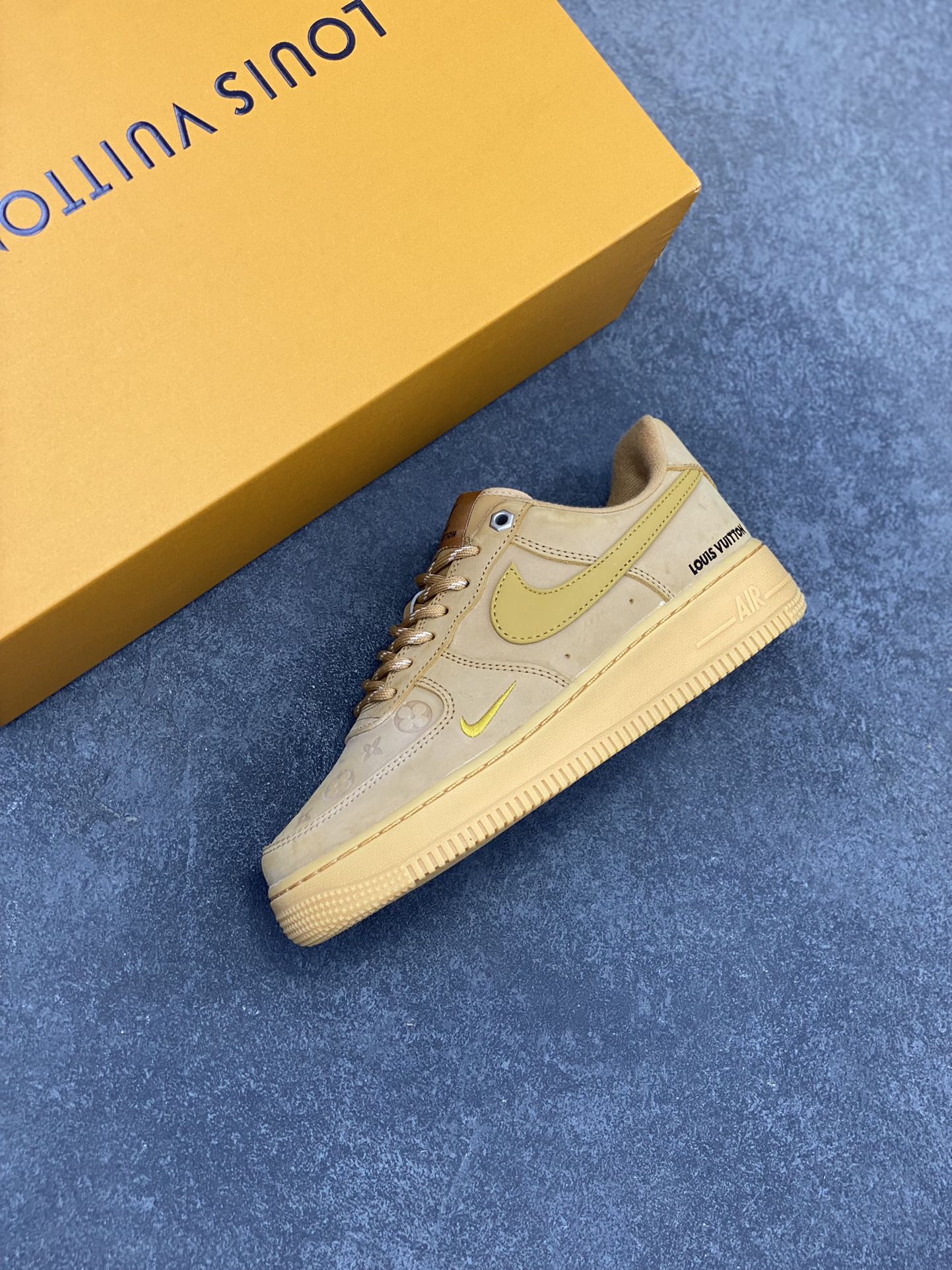 图片[7]-Nike Air Force1 Low AF1 LV联名经典款小麦色空军一号低帮休闲板鞋 Nike继续推出小麦色AF1 以高帮款与低帮款的方式呈现 小麦色牛巴革打造鞋面 生胶鞋底与鞋面风格协调一致 搭配同色系尼龙鞋带 侧身皮质Swoosh Logo进一步体现 独特魅力． 货号：CJ9179-200 尺码：36 36.5 37.5 38 38.5 39 40 40.5 41 42 42.5 43 44 44.5 45-选品中心