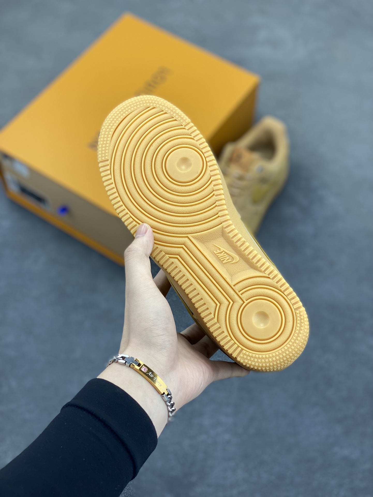 图片[5]-Nike Air Force1 Low AF1 LV联名经典款小麦色空军一号低帮休闲板鞋 Nike继续推出小麦色AF1 以高帮款与低帮款的方式呈现 小麦色牛巴革打造鞋面 生胶鞋底与鞋面风格协调一致 搭配同色系尼龙鞋带 侧身皮质Swoosh Logo进一步体现 独特魅力． 货号：CJ9179-200 尺码：36 36.5 37.5 38 38.5 39 40 40.5 41 42 42.5 43 44 44.5 45-选品中心