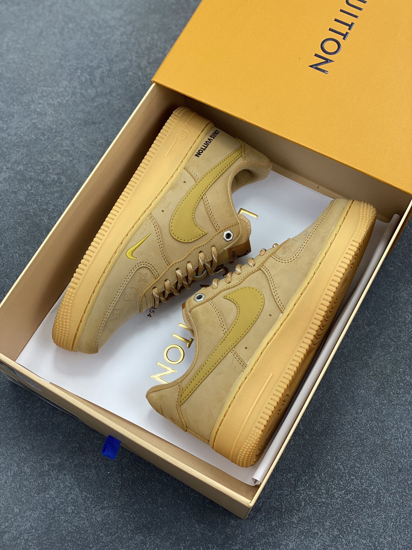 图片[9]-Nike Air Force1 Low AF1 LV联名经典款小麦色空军一号低帮休闲板鞋 Nike继续推出小麦色AF1 以高帮款与低帮款的方式呈现 小麦色牛巴革打造鞋面 生胶鞋底与鞋面风格协调一致 搭配同色系尼龙鞋带 侧身皮质Swoosh Logo进一步体现 独特魅力． 货号：CJ9179-200 尺码：36 36.5 37.5 38 38.5 39 40 40.5 41 42 42.5 43 44 44.5 45-选品中心